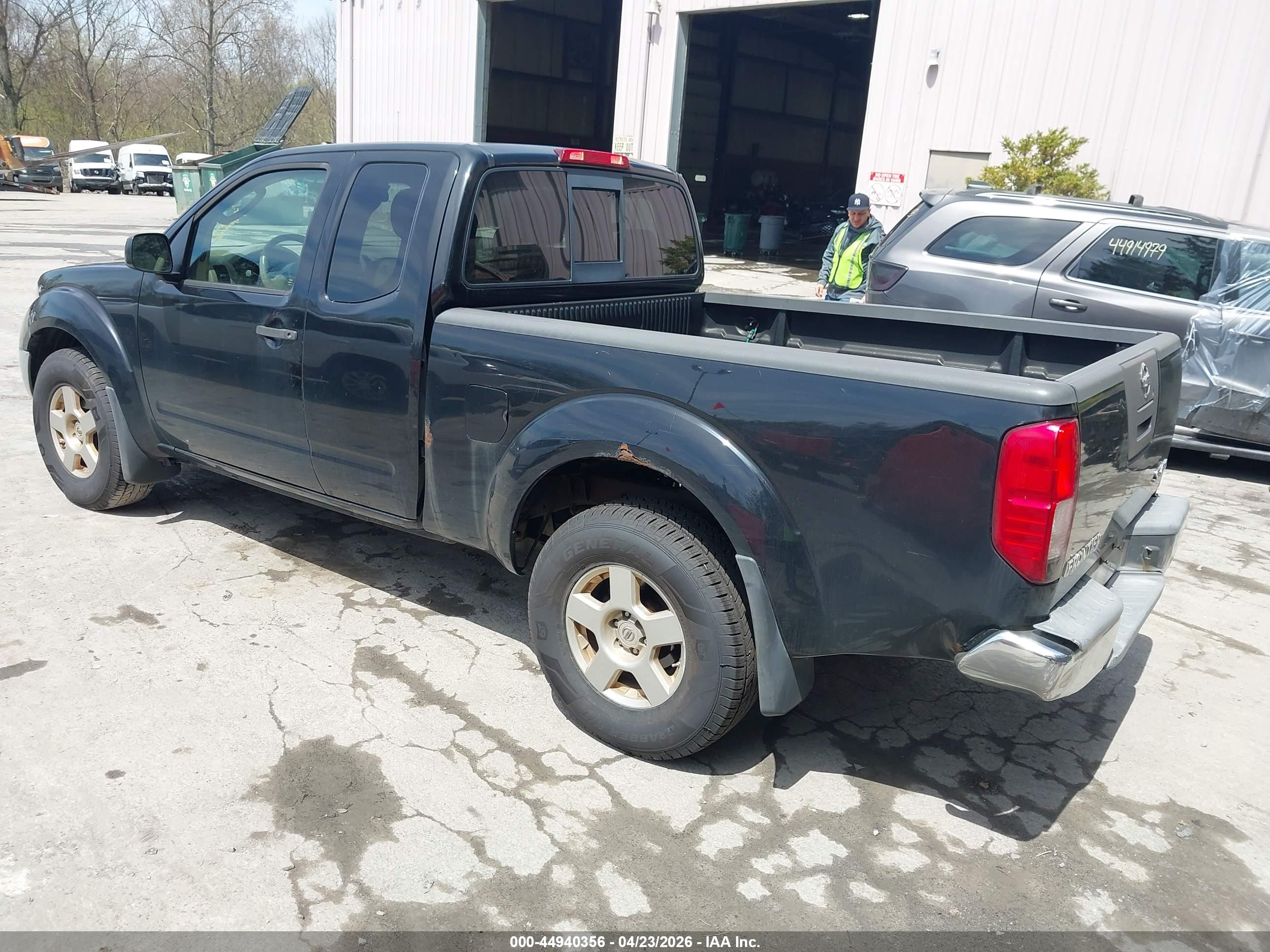 NISSAN FRONTIER image 3