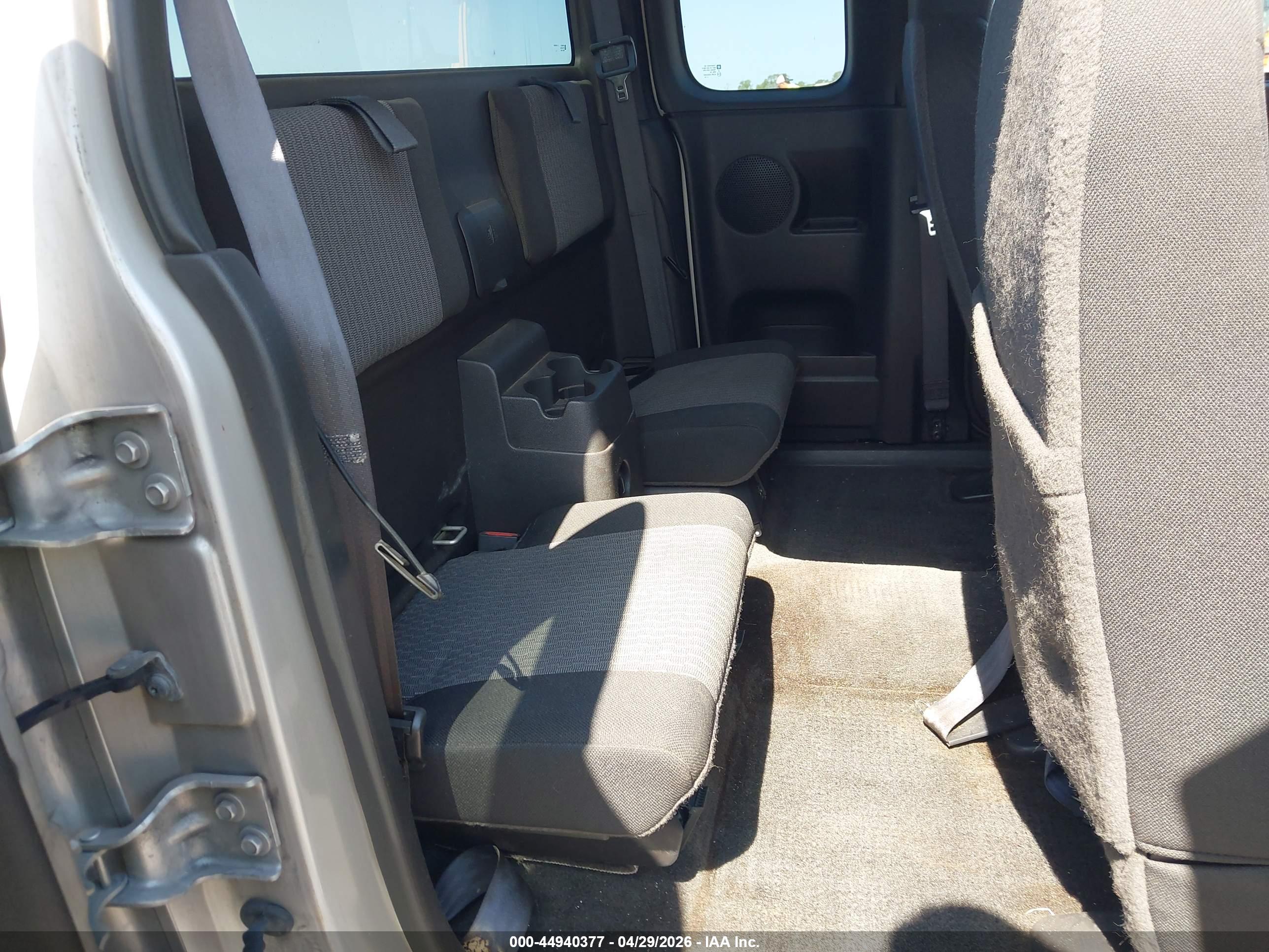 GMC CANYON image 8