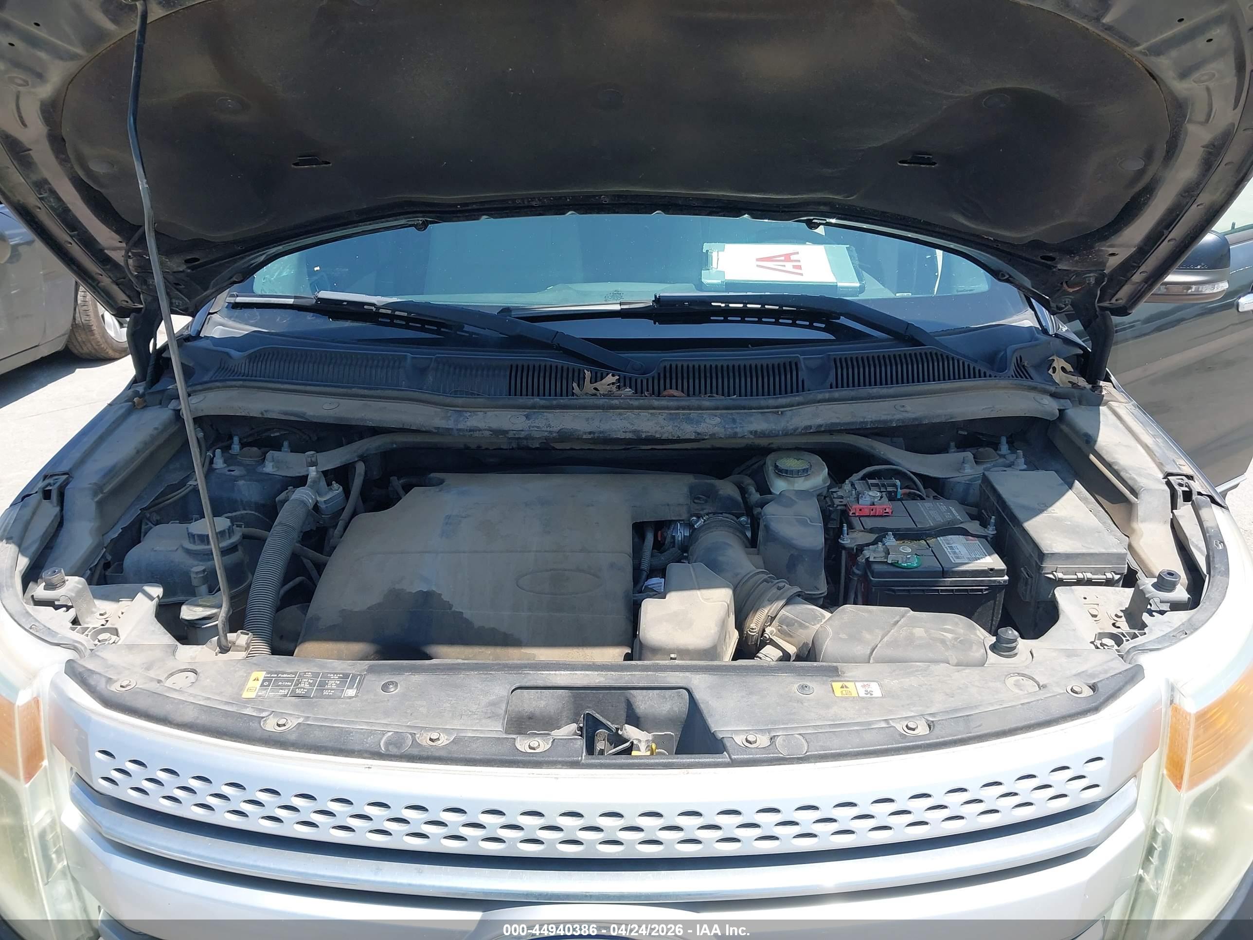 FORD EXPLORER image 10