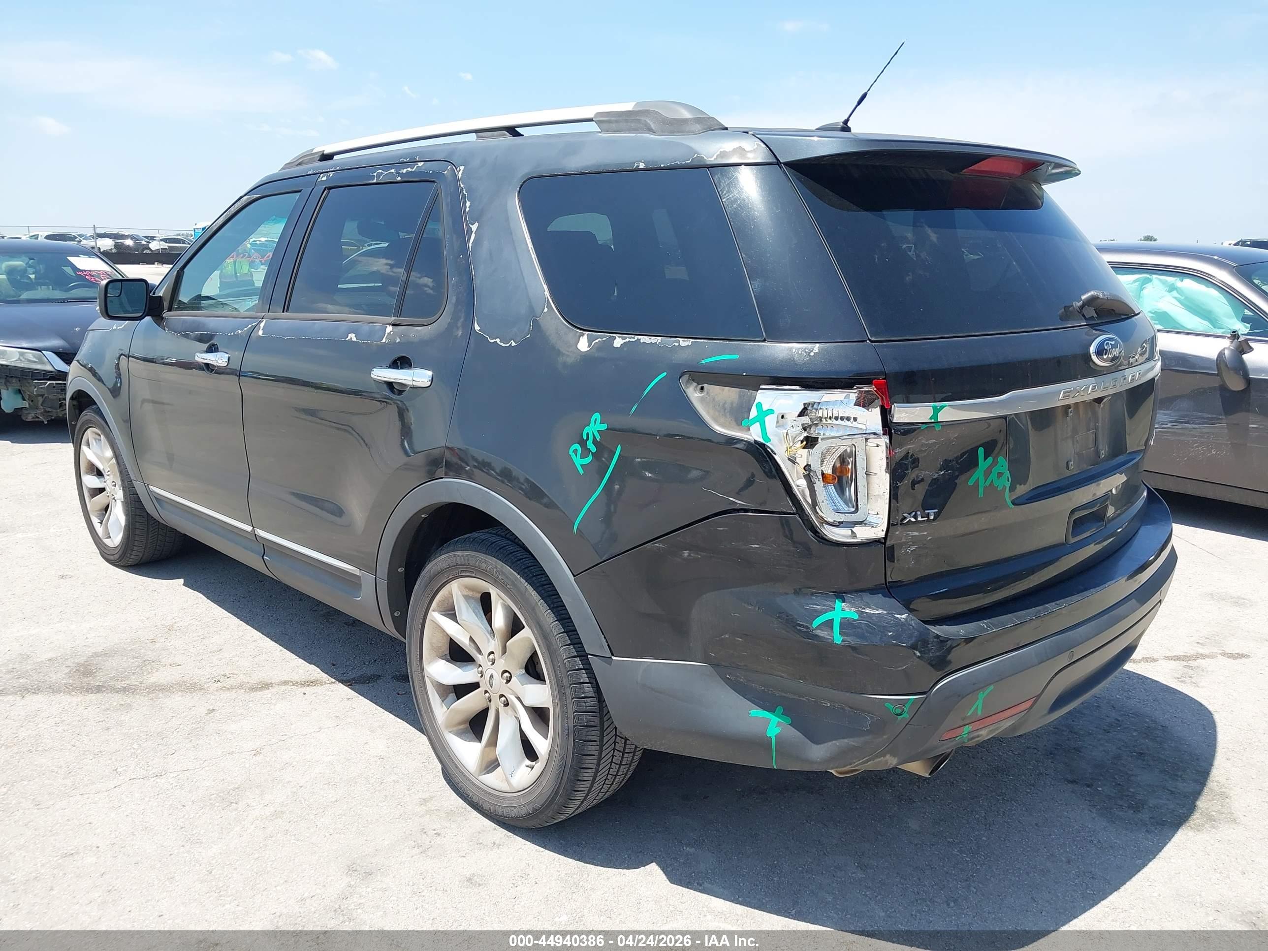 FORD EXPLORER image 3