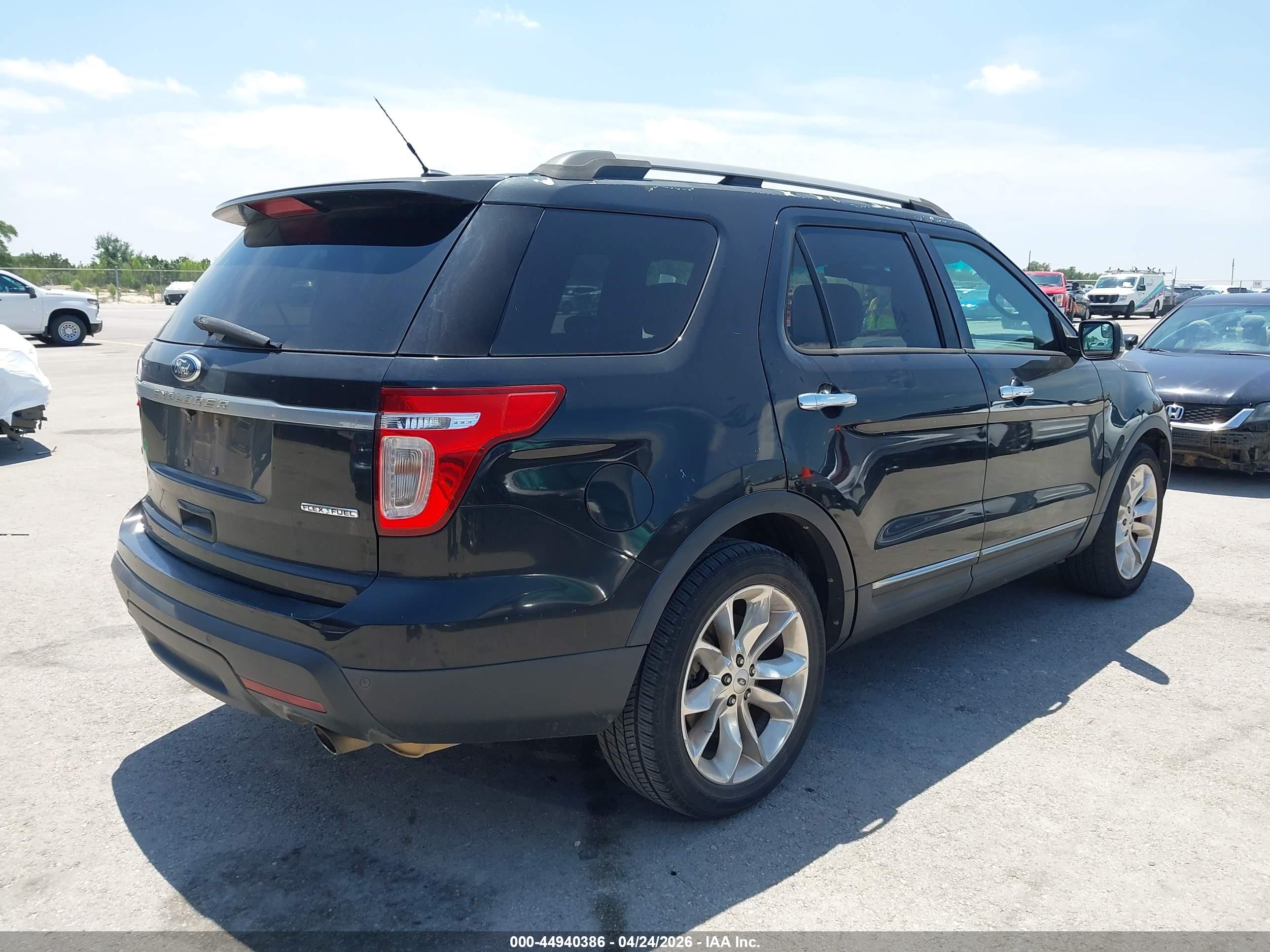 FORD EXPLORER image 4