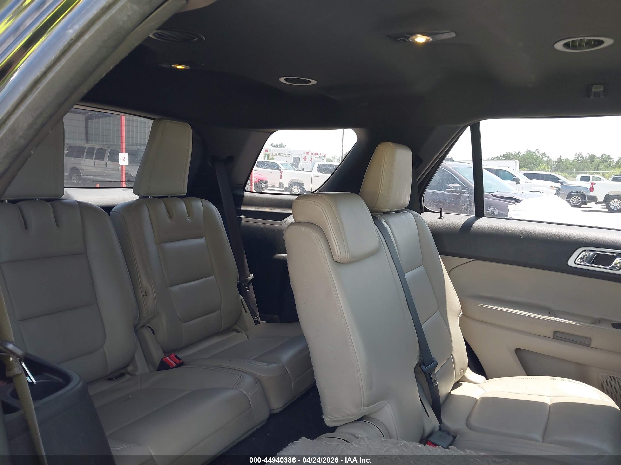 FORD EXPLORER image 8
