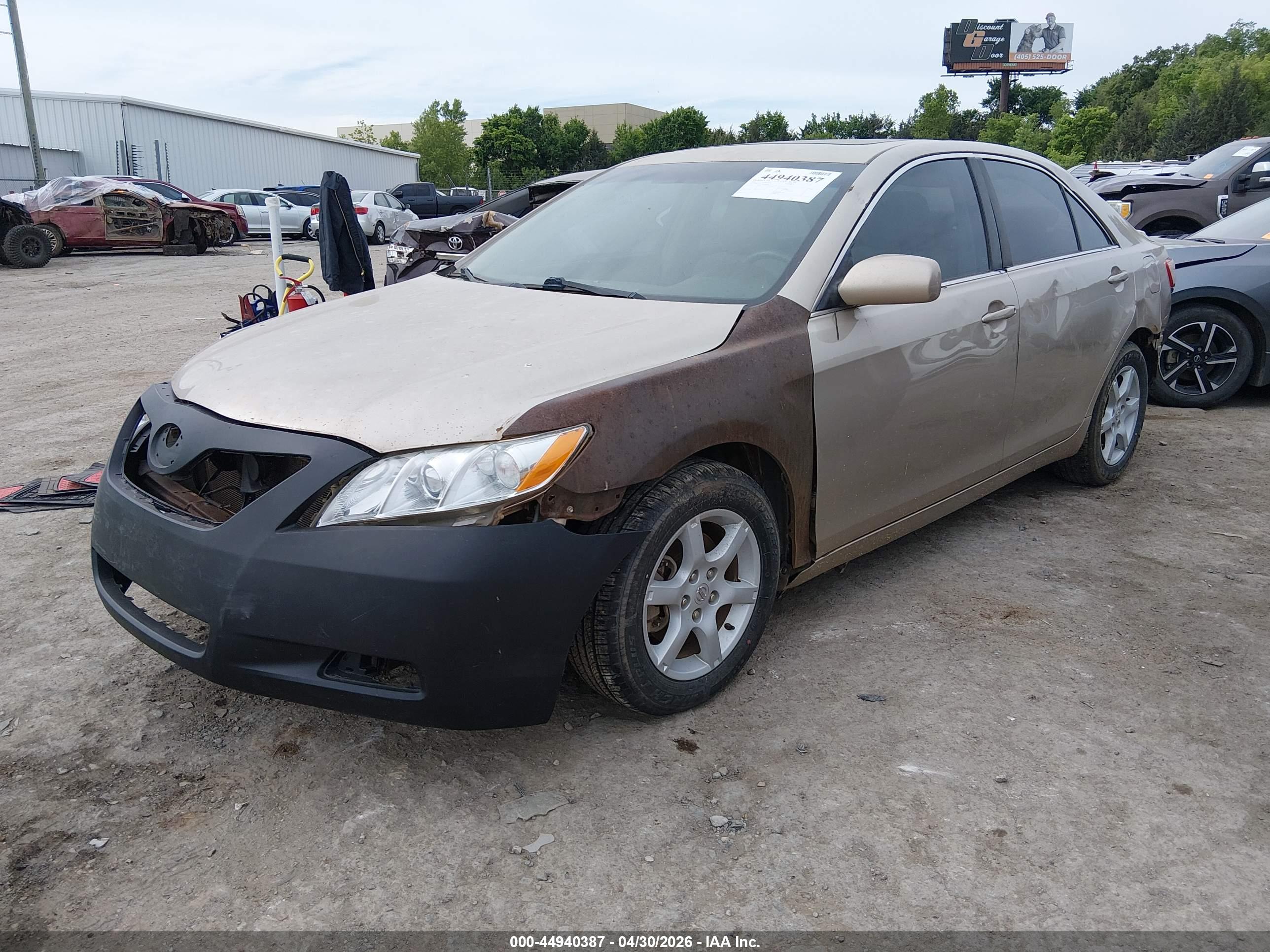 TOYOTA CAMRY image 2