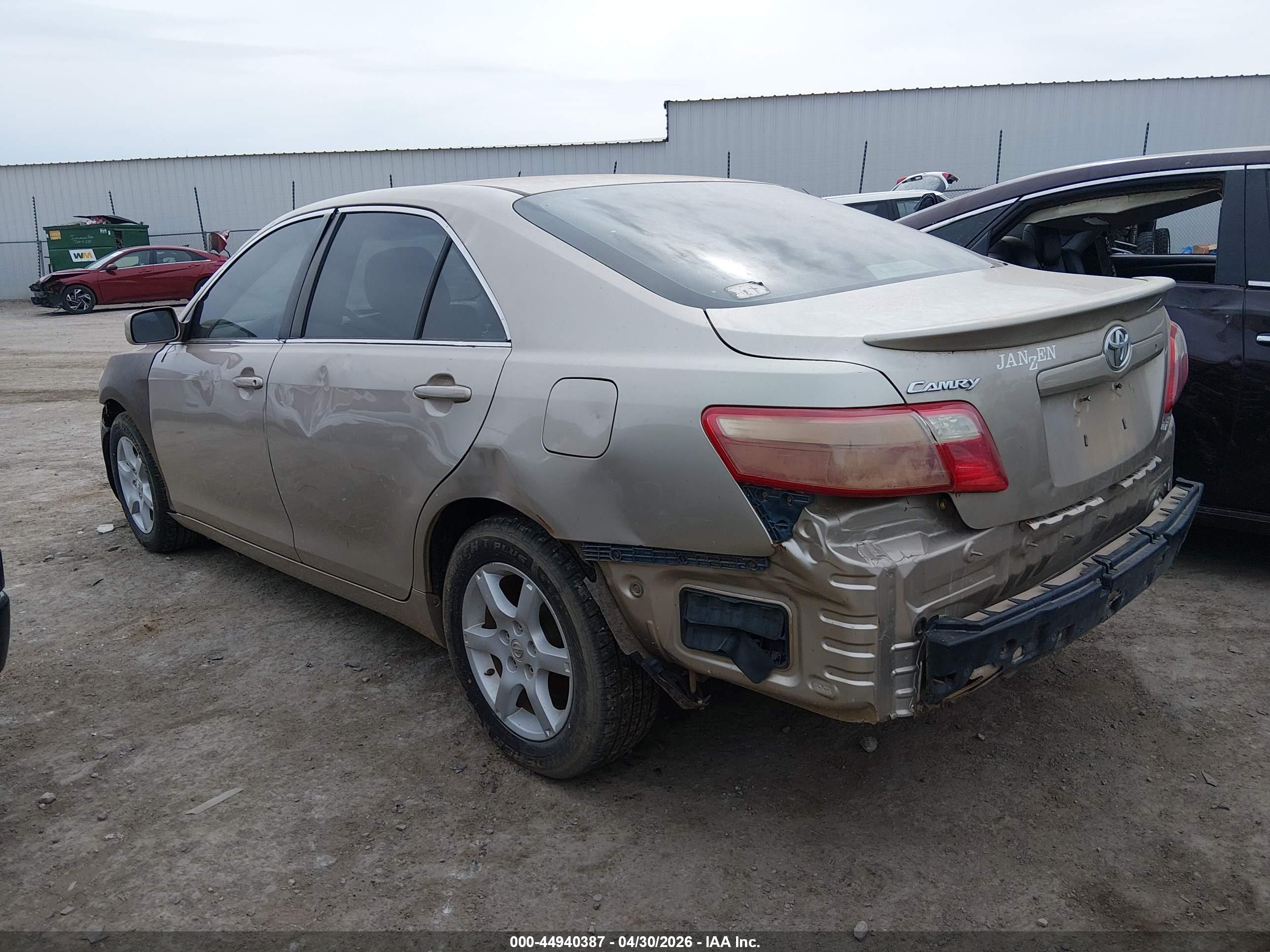 TOYOTA CAMRY image 3
