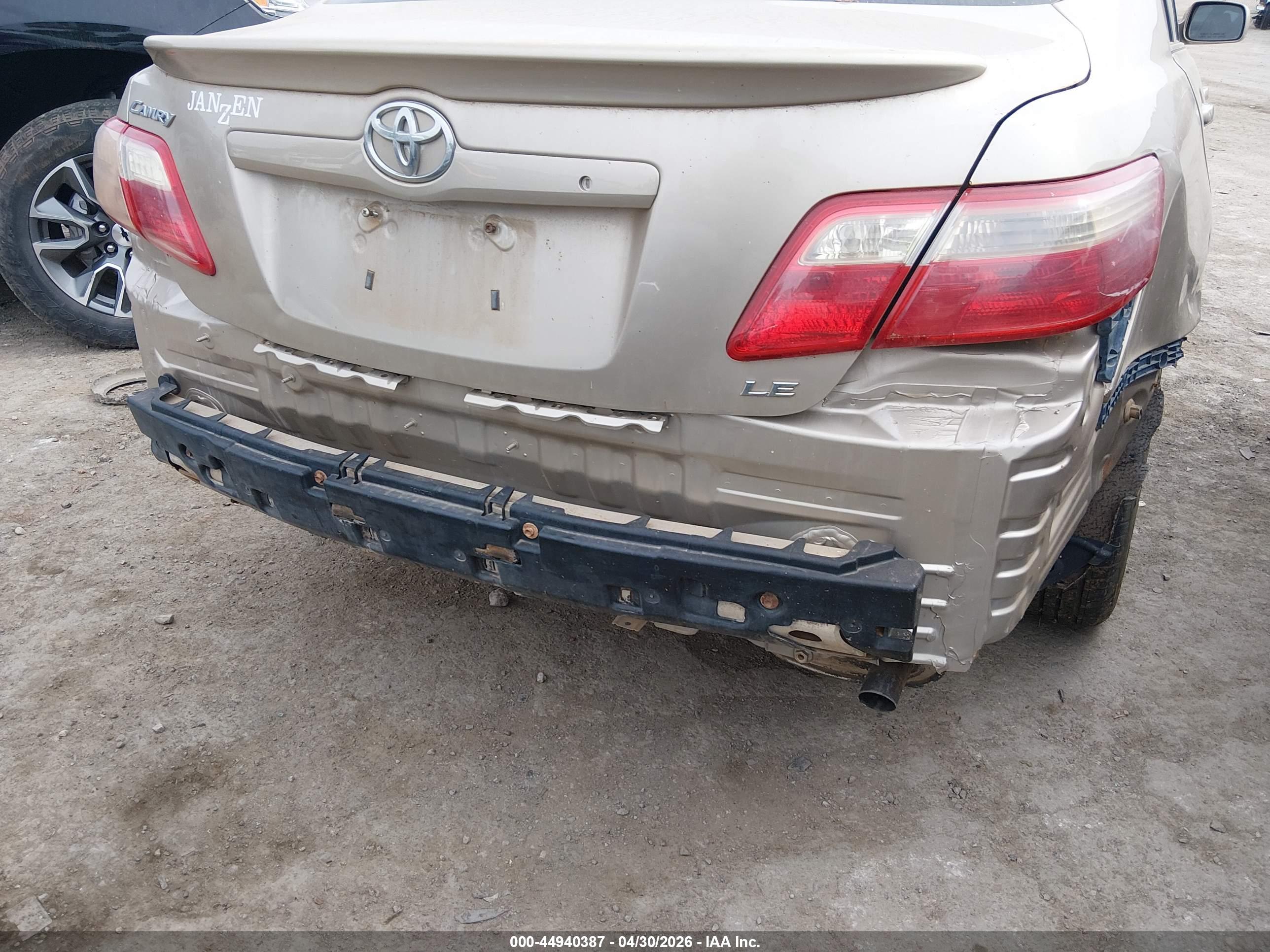 TOYOTA CAMRY image 6