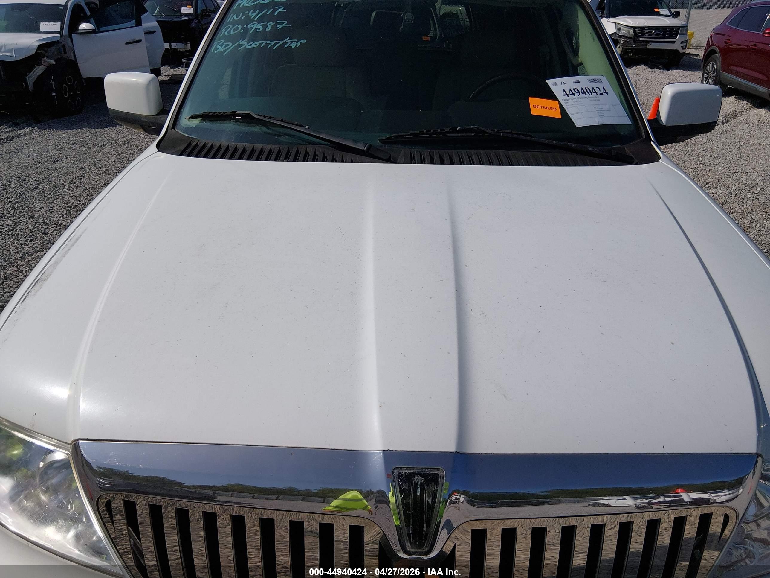LINCOLN NAVIGATOR image 10