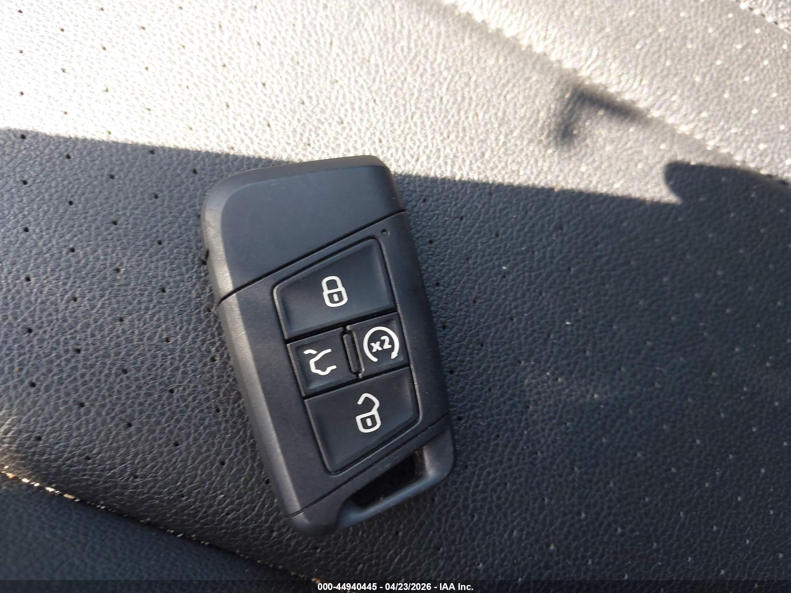 VOLKSWAGEN TIGUAN image 11