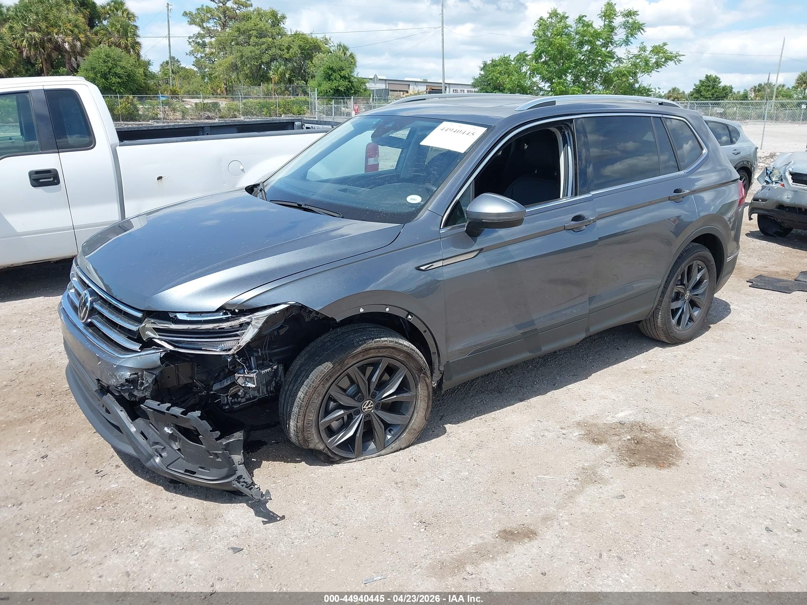 VOLKSWAGEN TIGUAN image 2