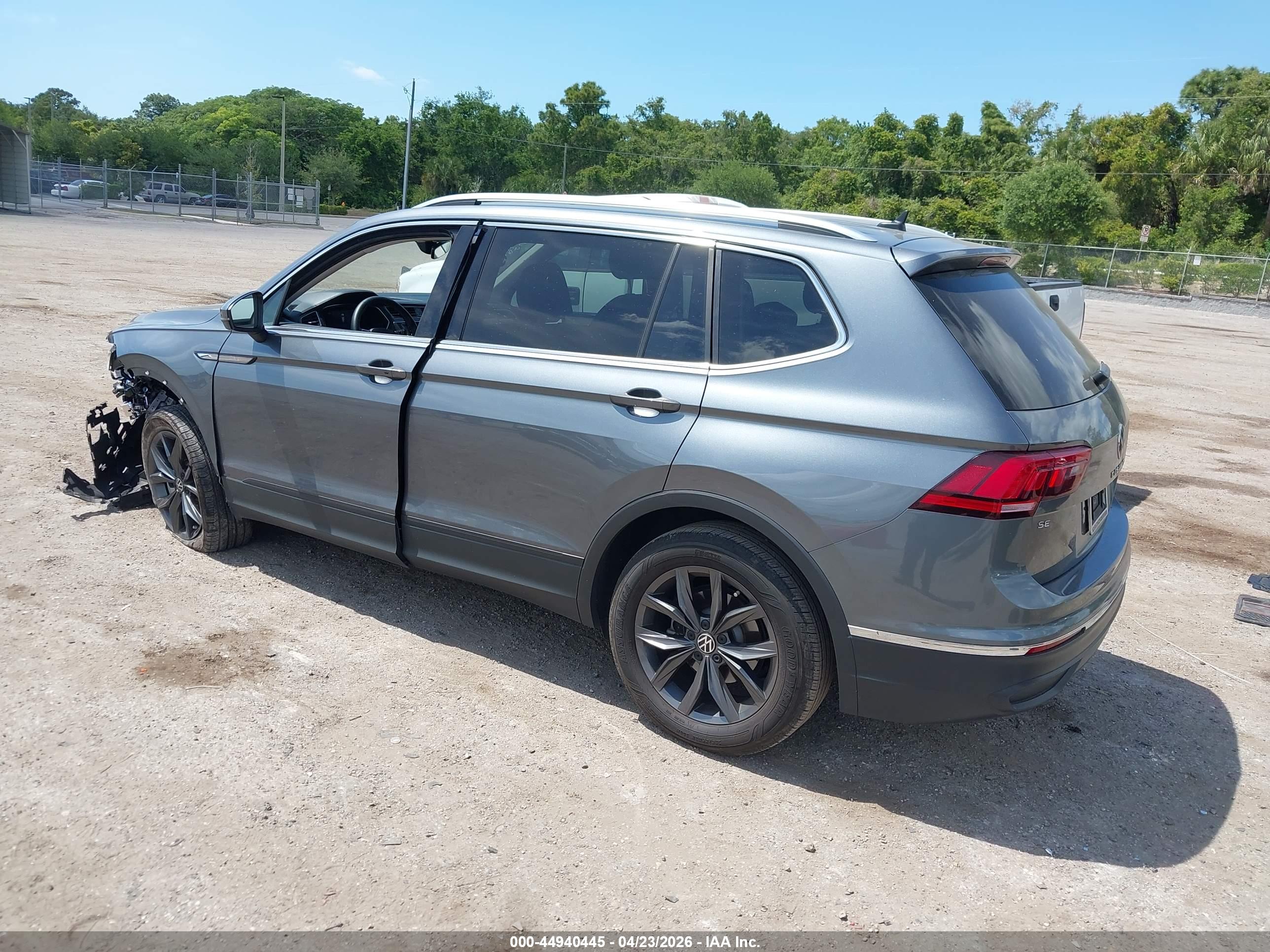 VOLKSWAGEN TIGUAN image 3