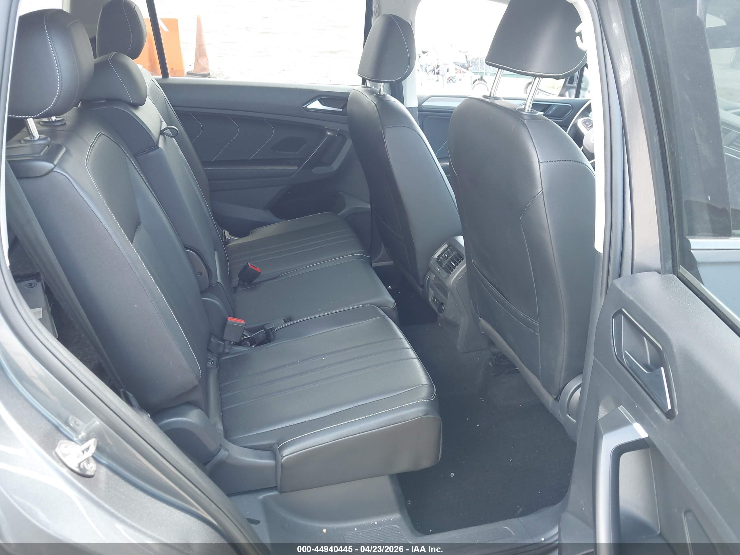 VOLKSWAGEN TIGUAN image 8