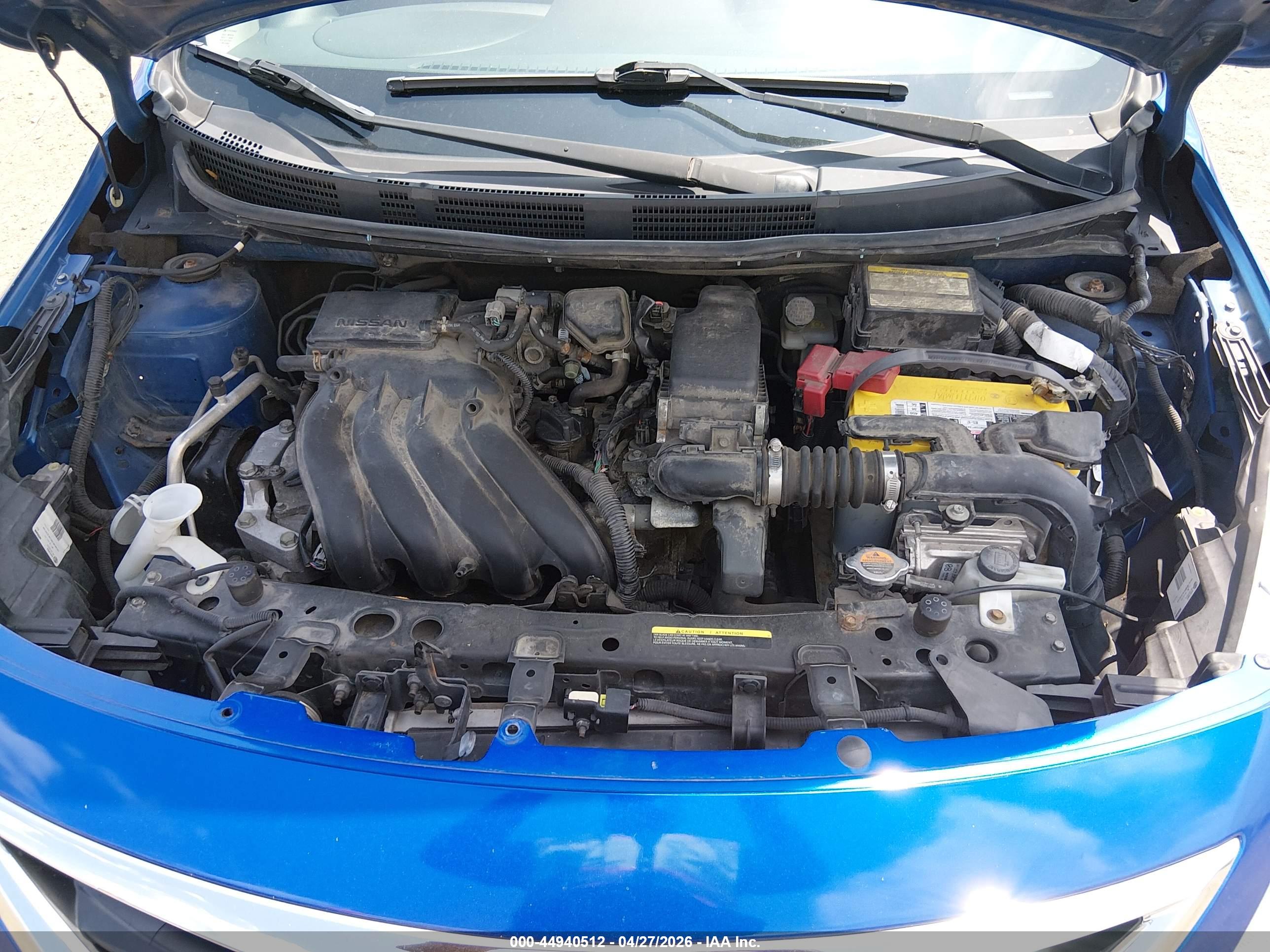 NISSAN VERSA image 10