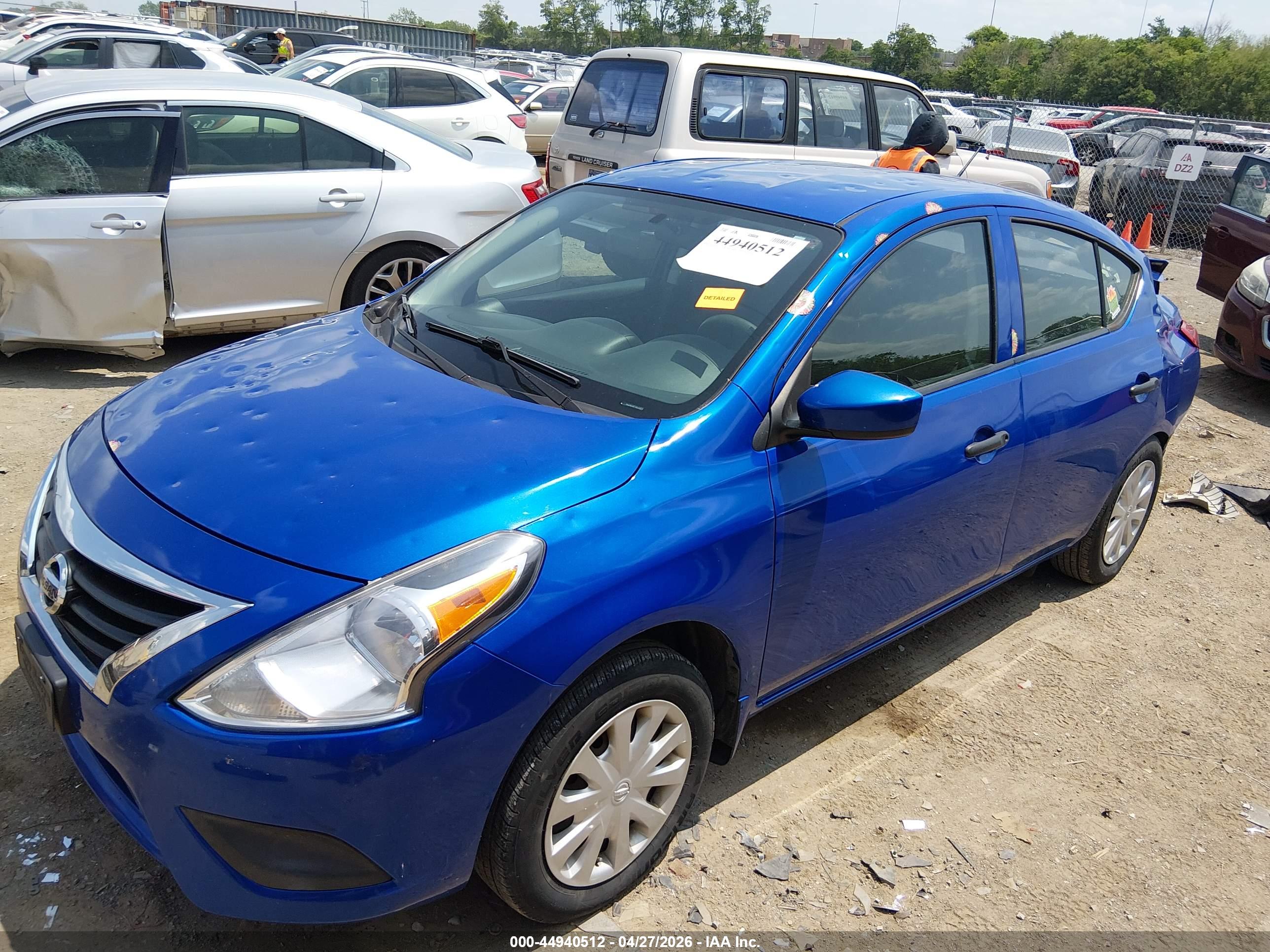 NISSAN VERSA image 2