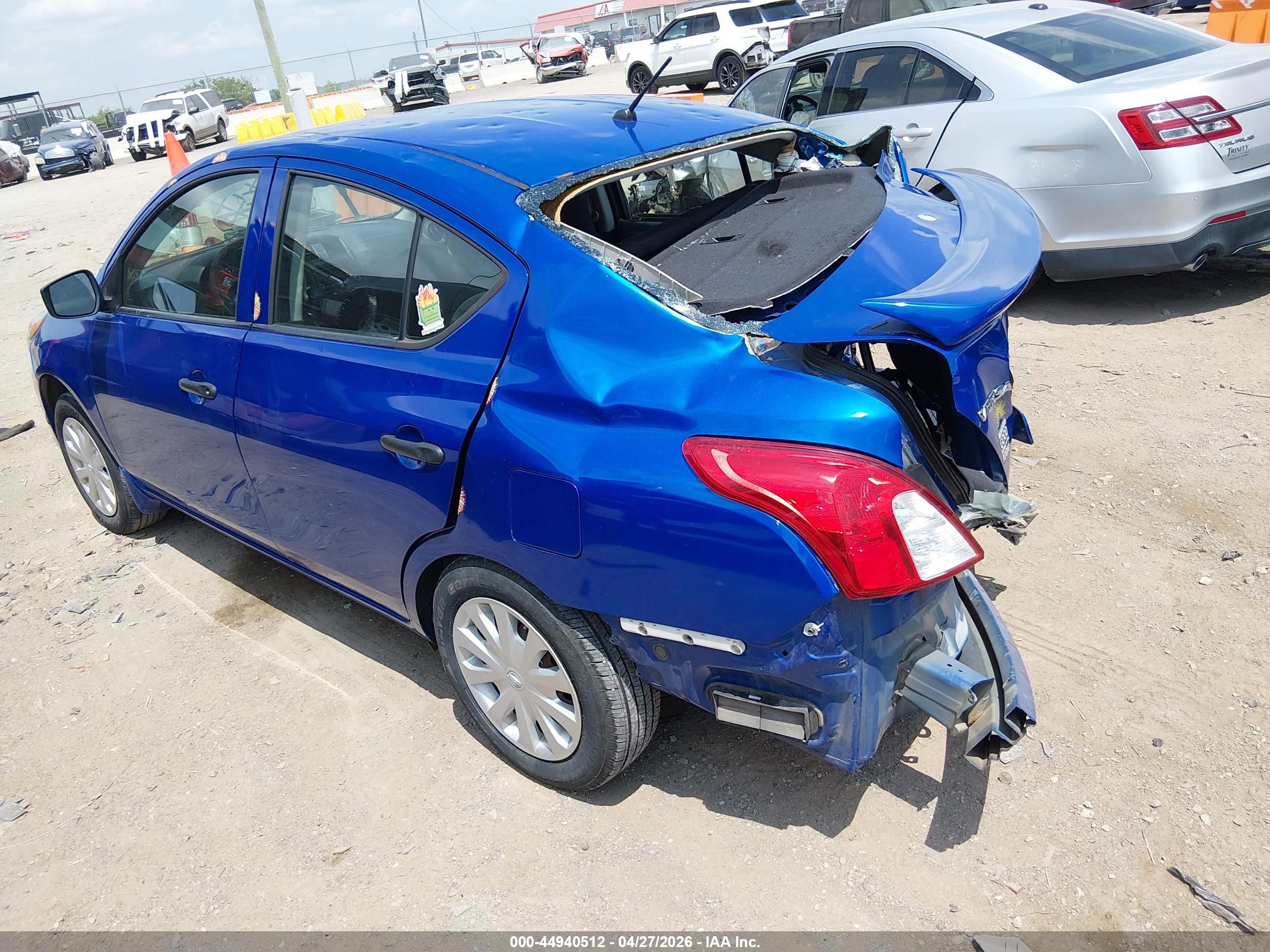 NISSAN VERSA image 3