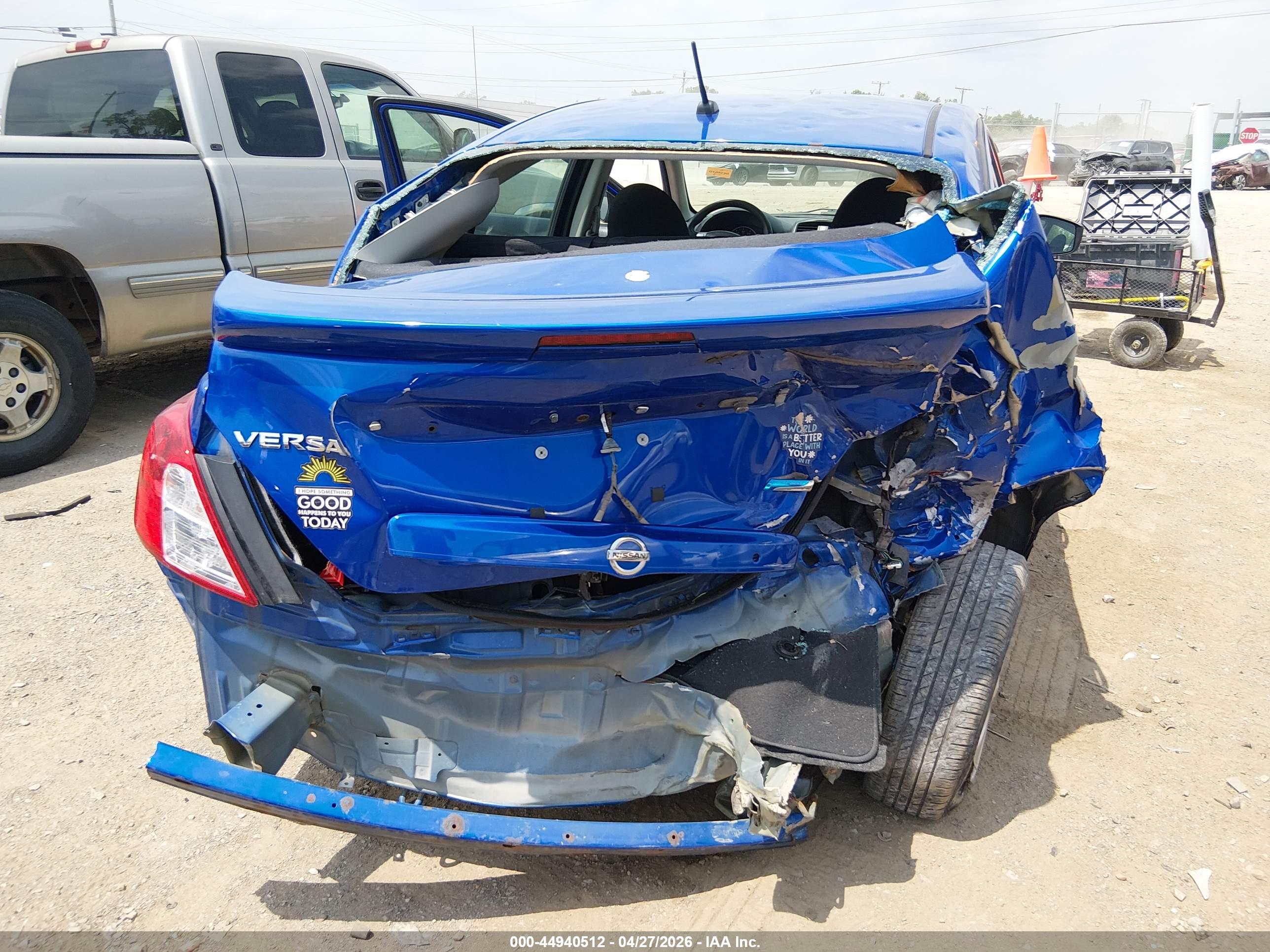 NISSAN VERSA image 6