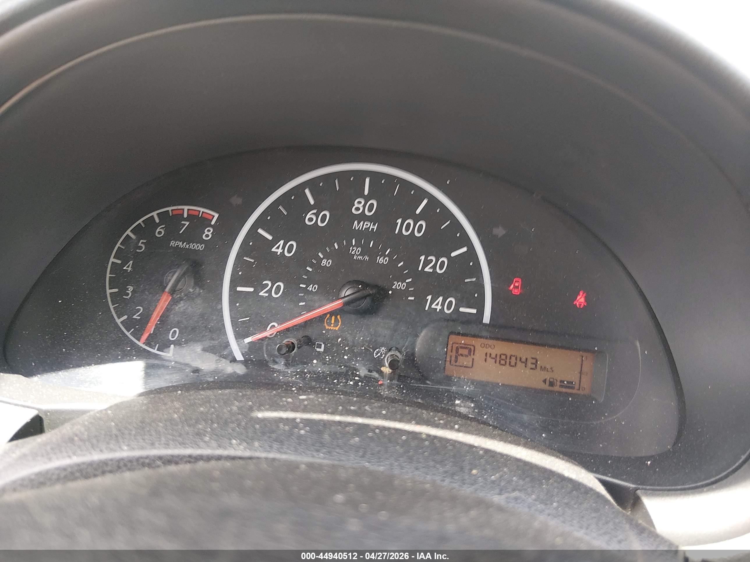 NISSAN VERSA image 7