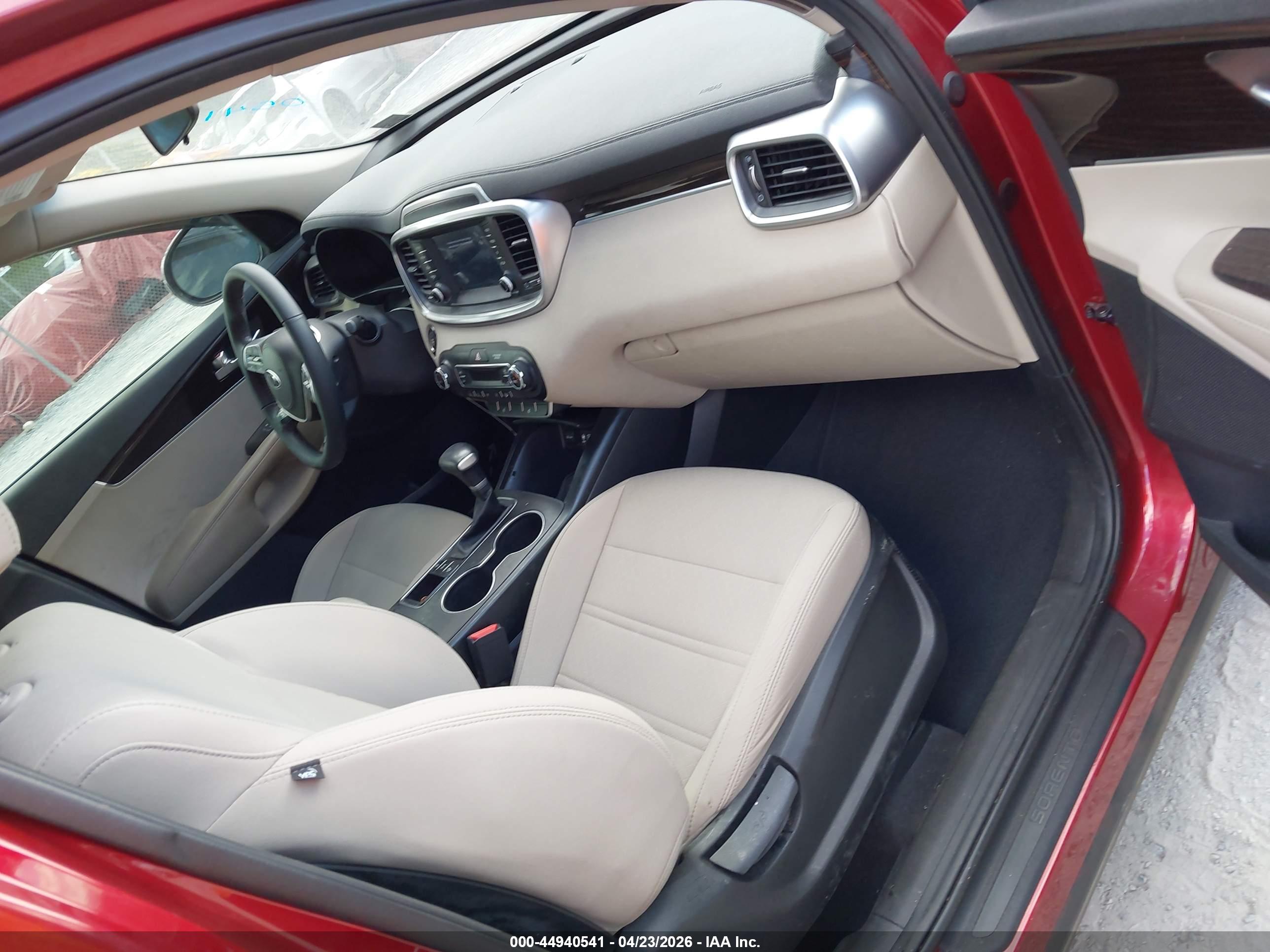KIA SORENTO image 5