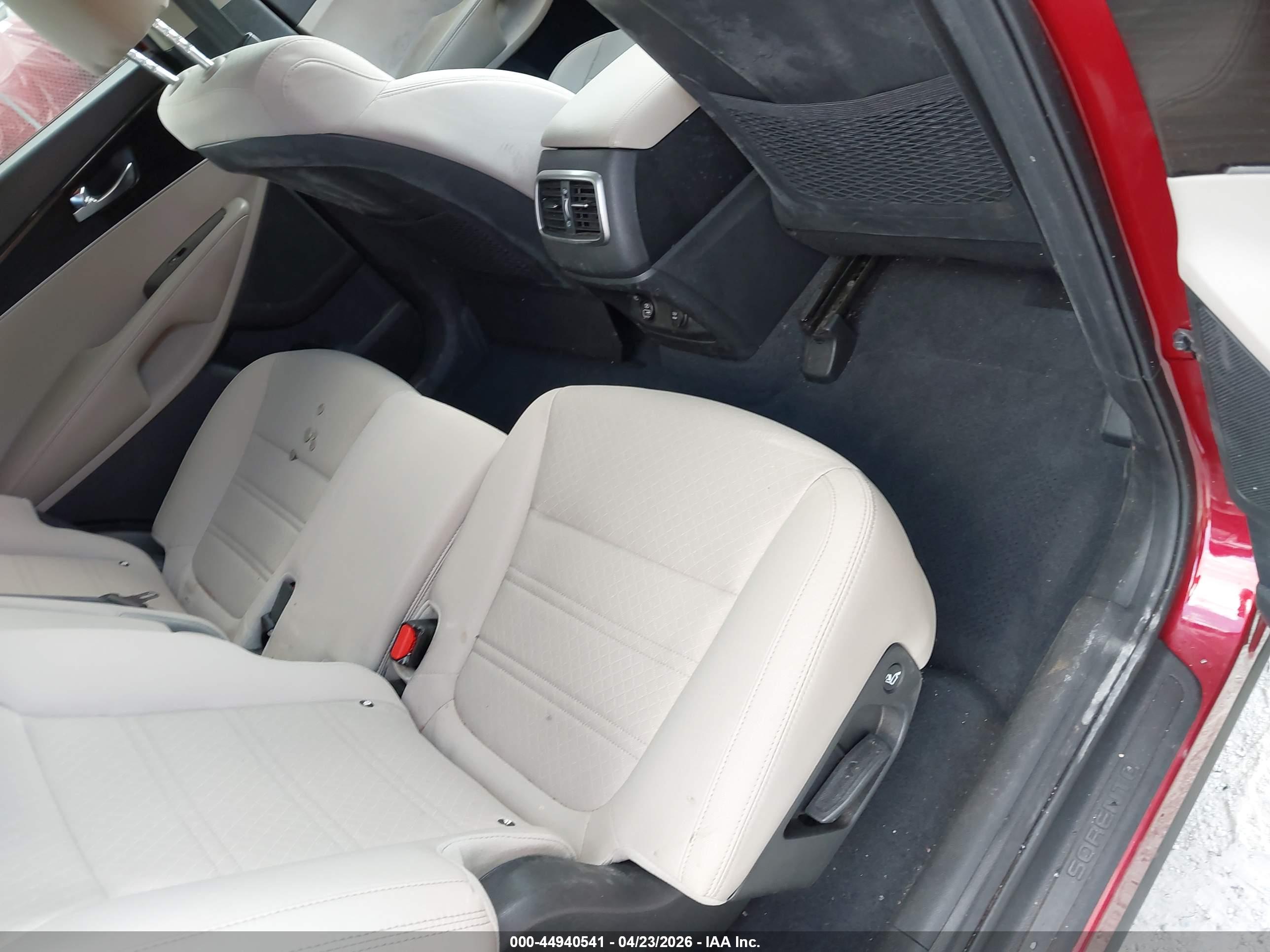 KIA SORENTO image 8