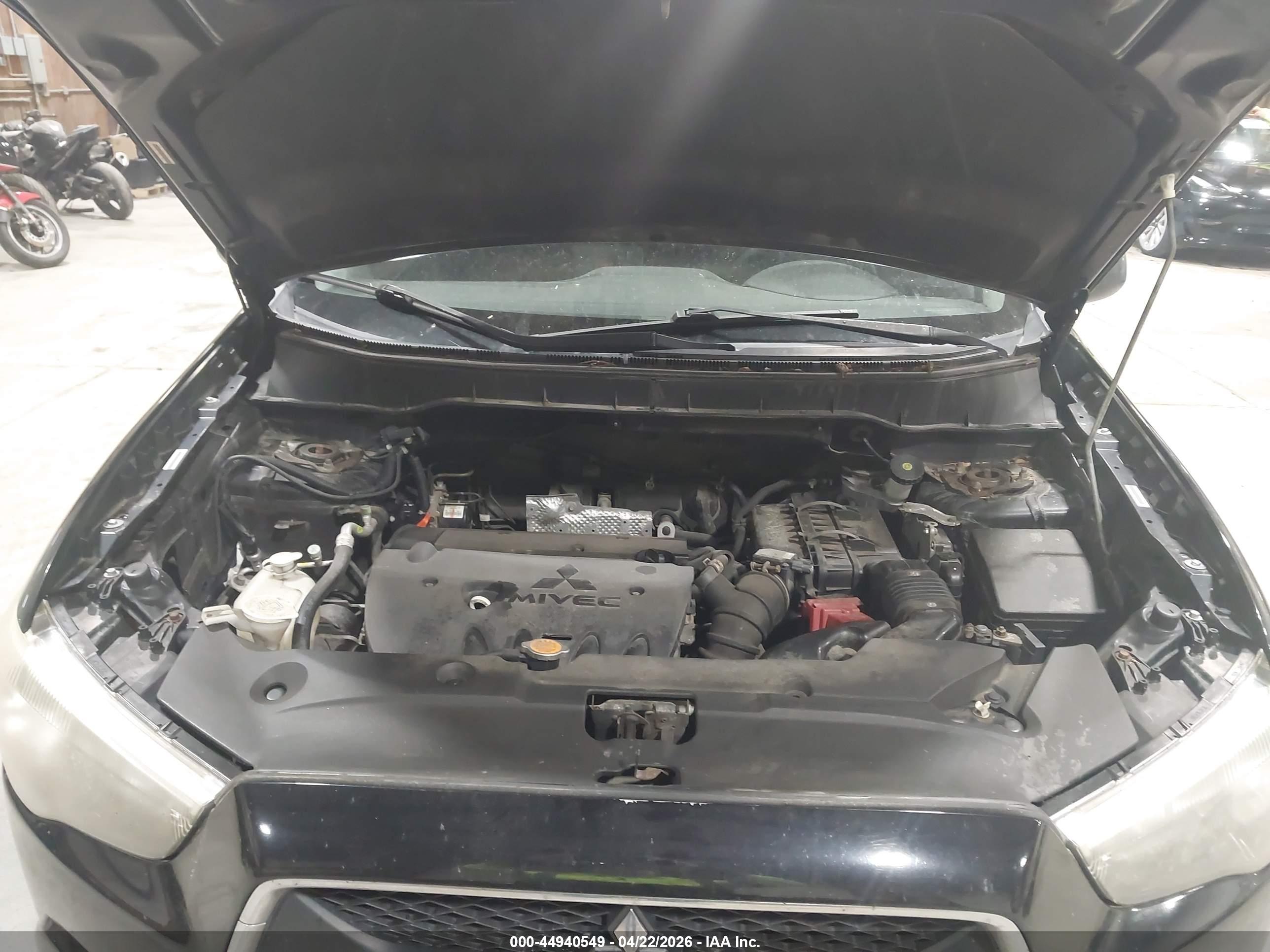 MITSUBISHI OUTLANDER image 10