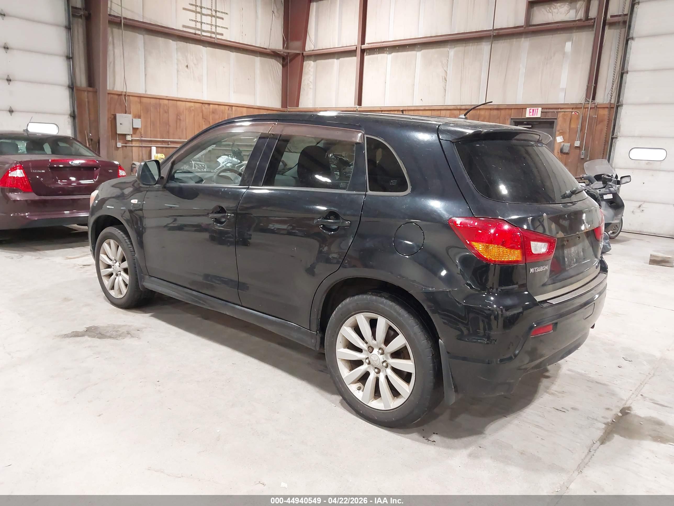 MITSUBISHI OUTLANDER image 3