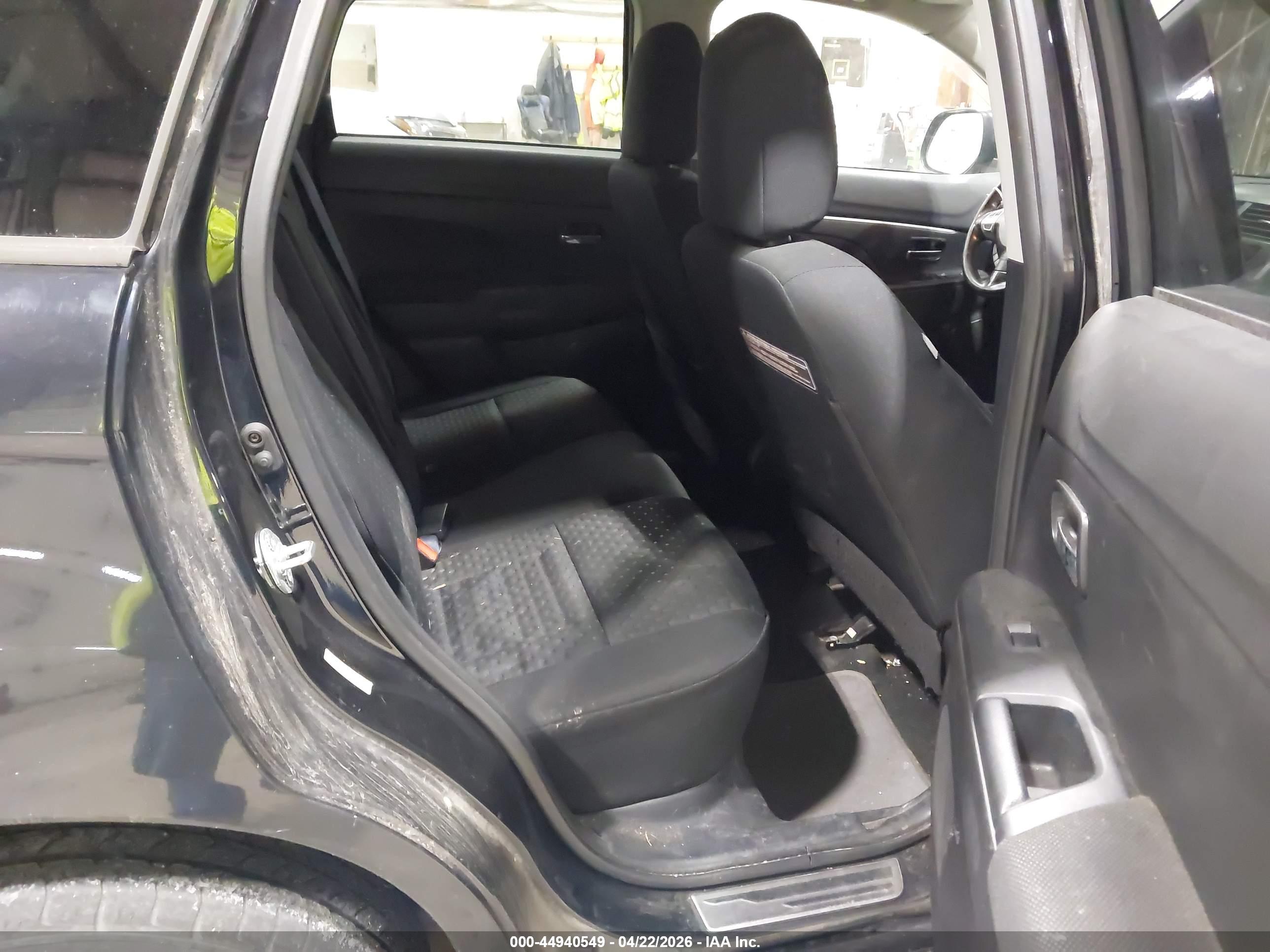 MITSUBISHI OUTLANDER image 8