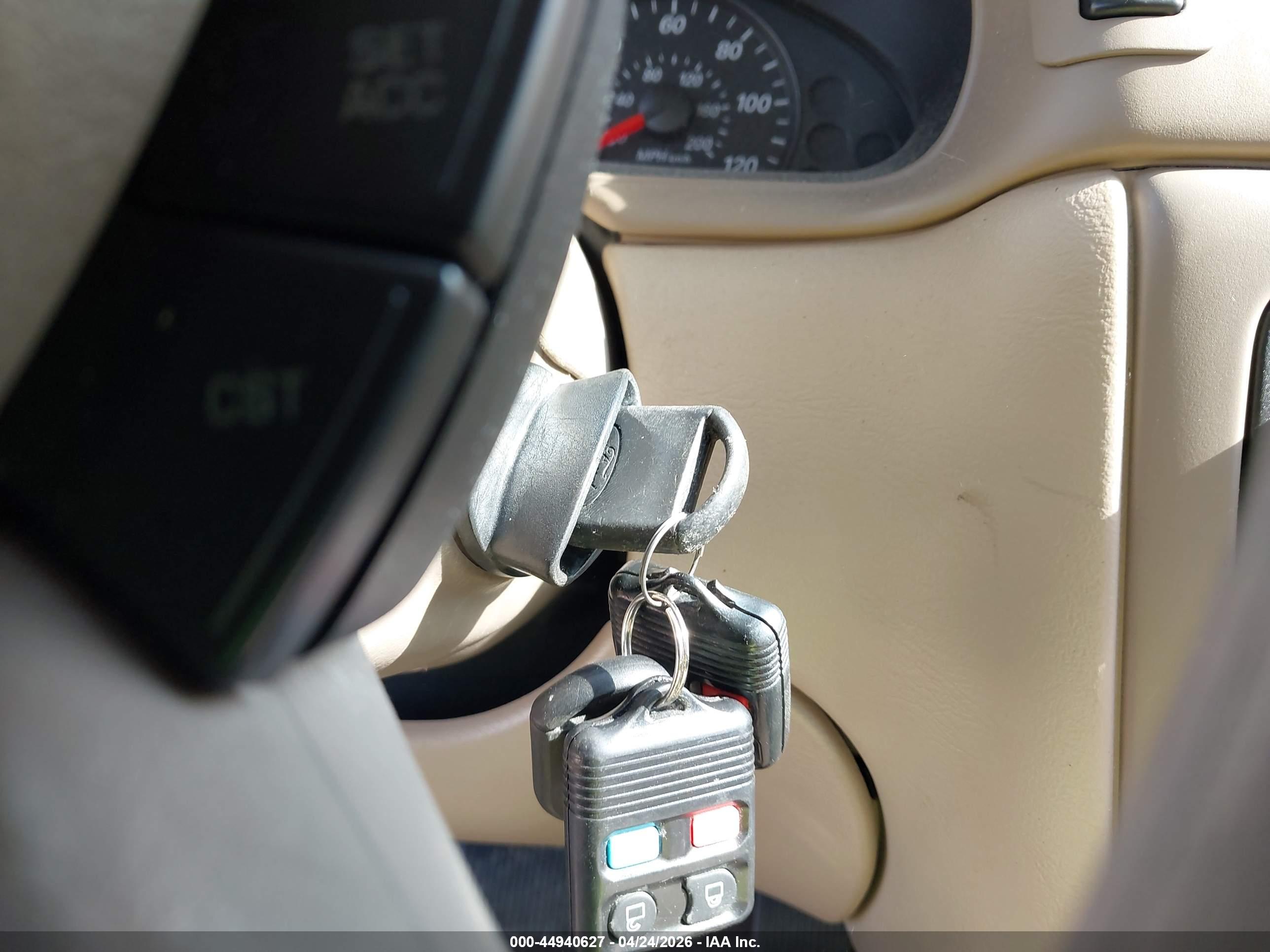 FORD TAURUS image 11