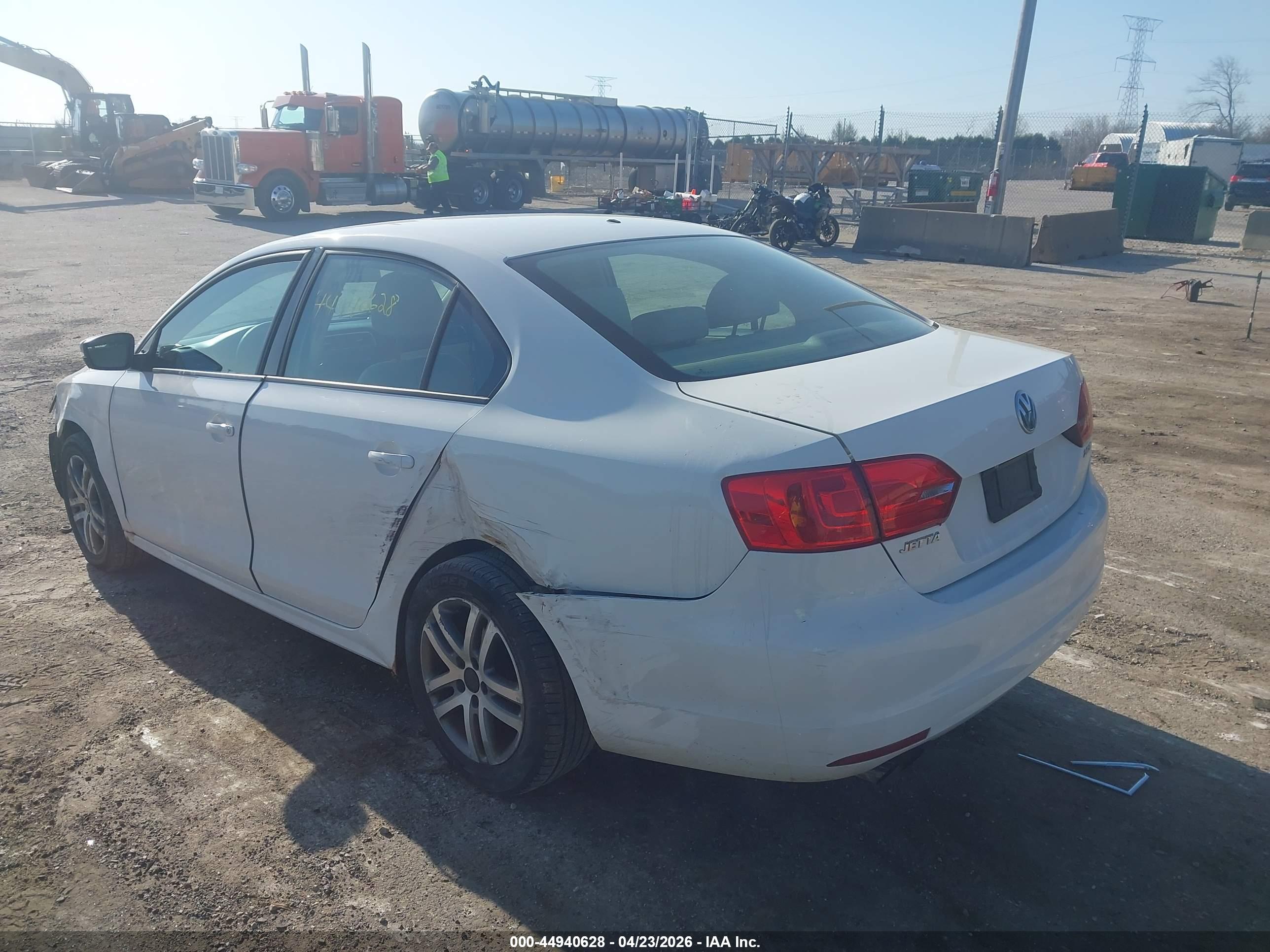 VOLKSWAGEN JETTA image 3