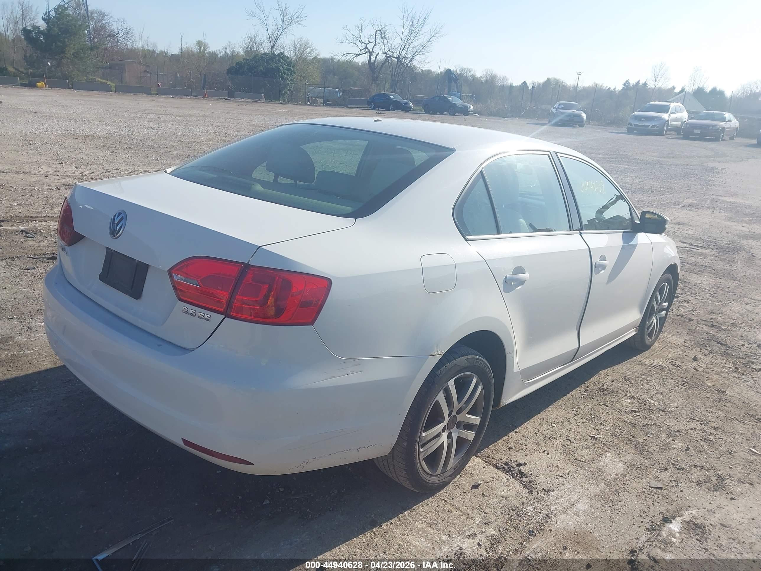 VOLKSWAGEN JETTA image 4