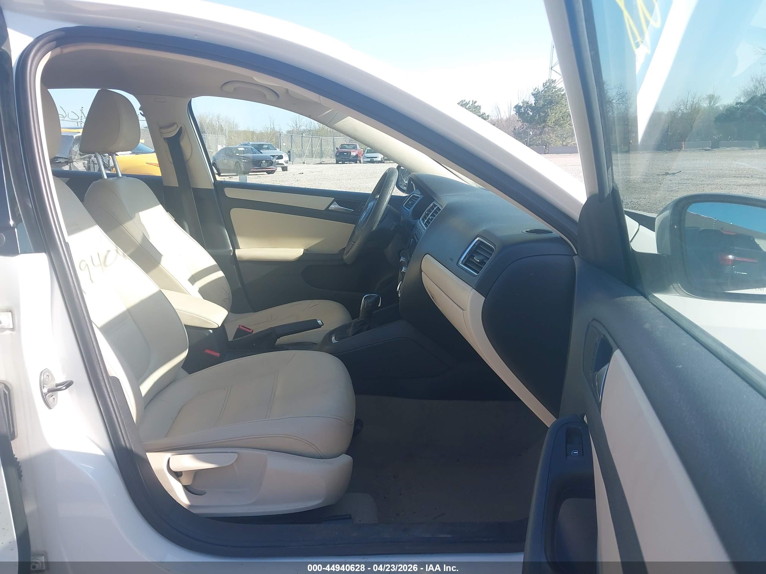 VOLKSWAGEN JETTA image 5