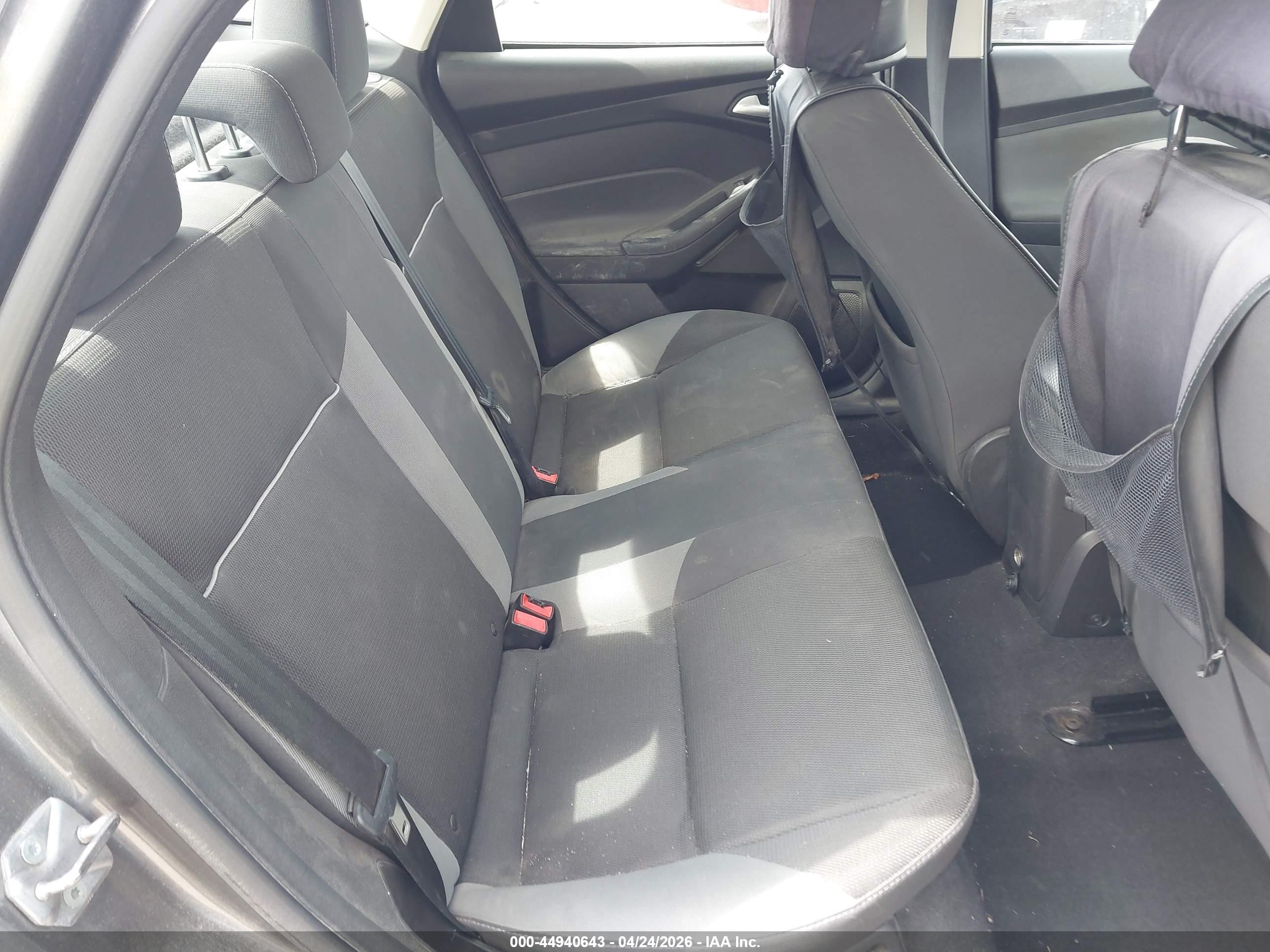 FORD FOCUS image 8