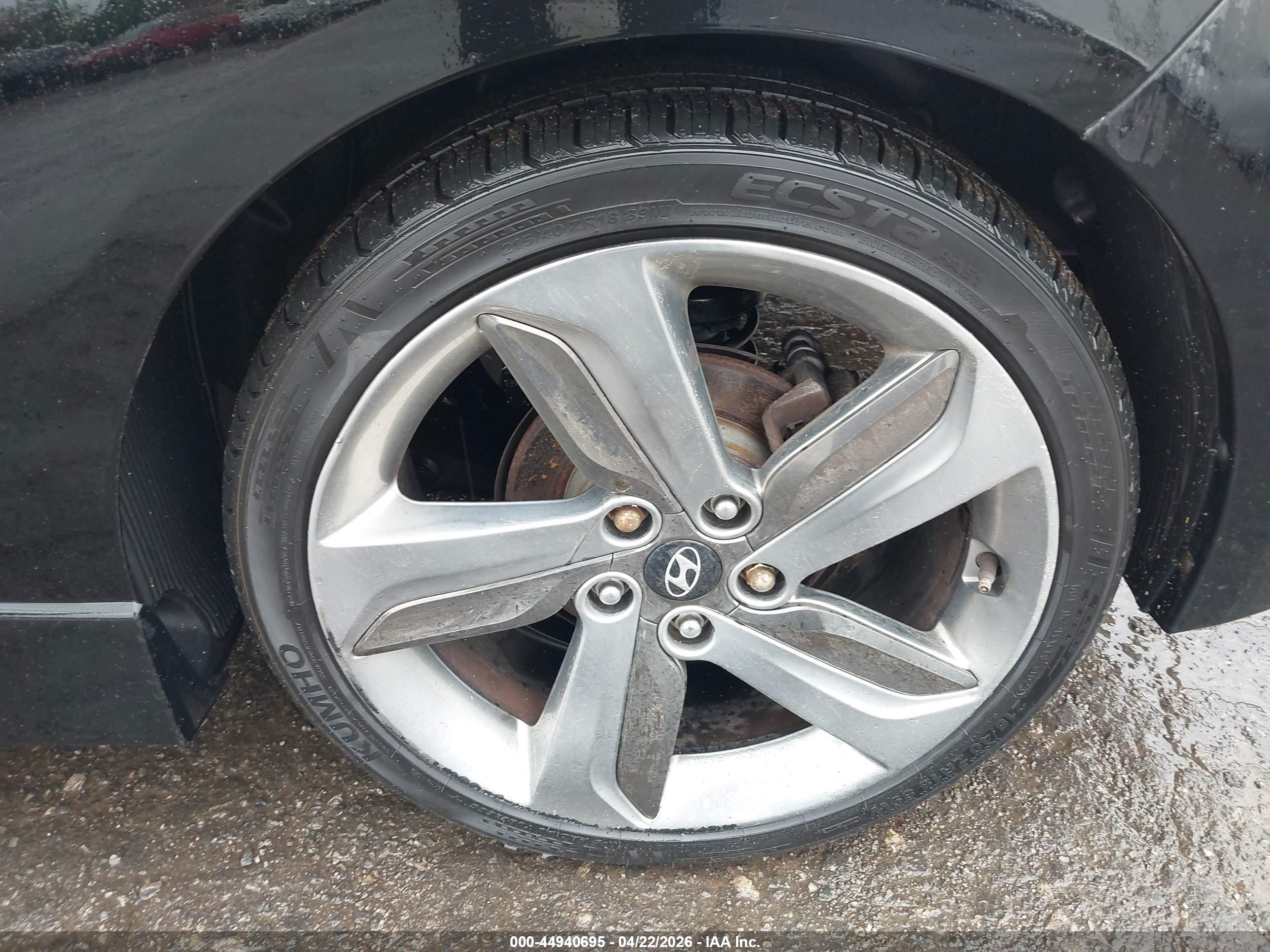 HYUNDAI VELOSTER image 6