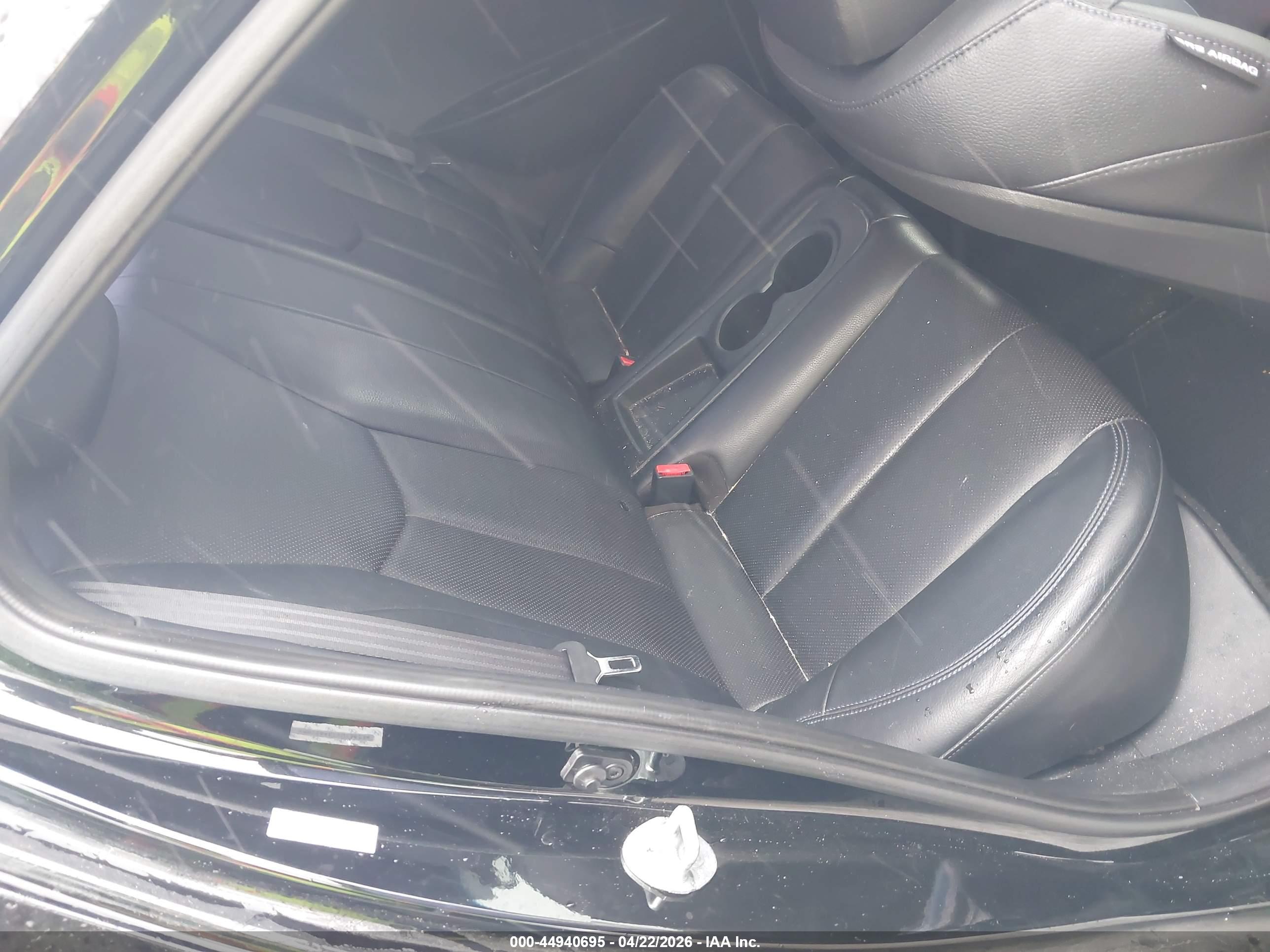 HYUNDAI VELOSTER image 8