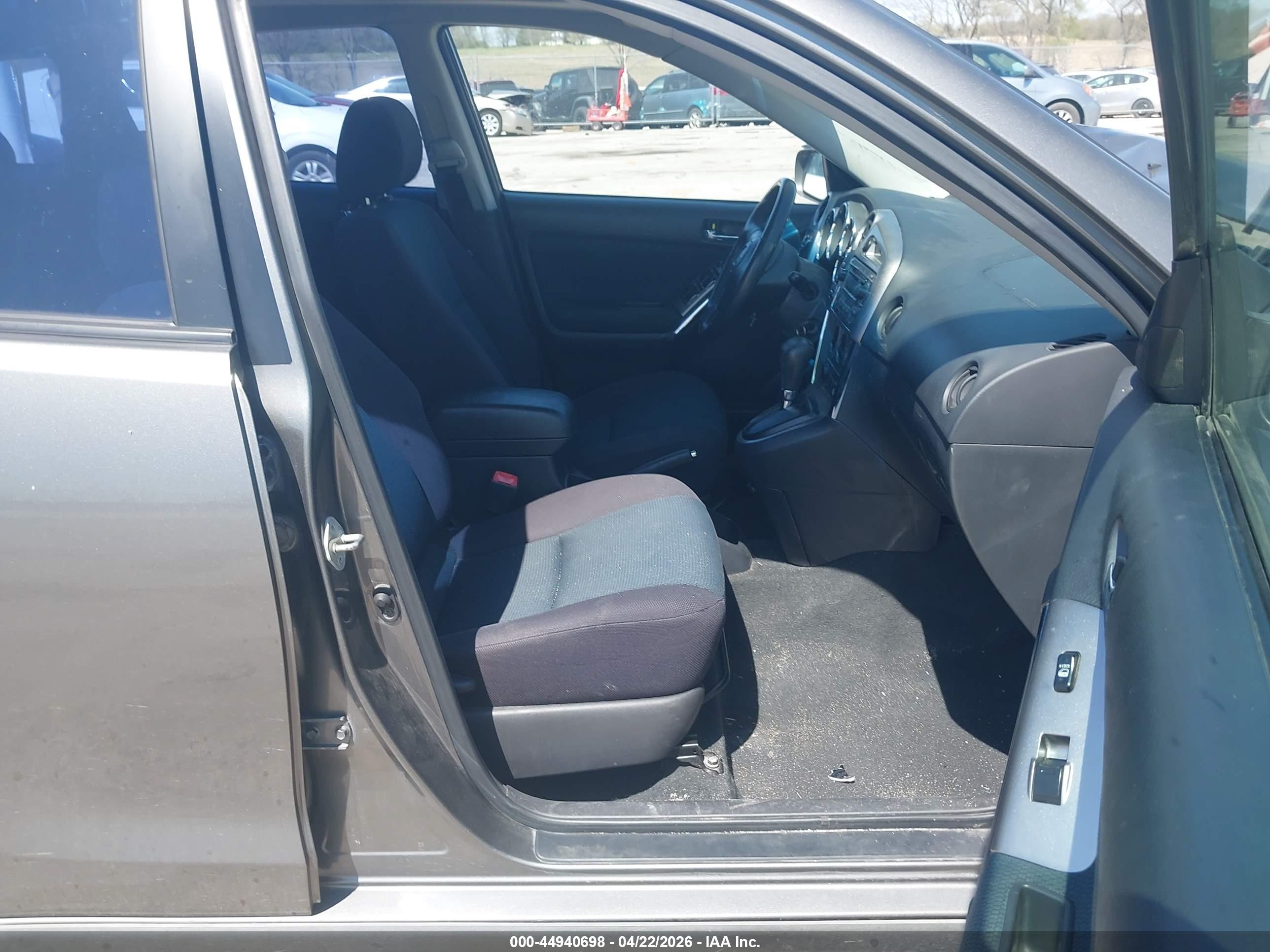 TOYOTA MATRIX image 5