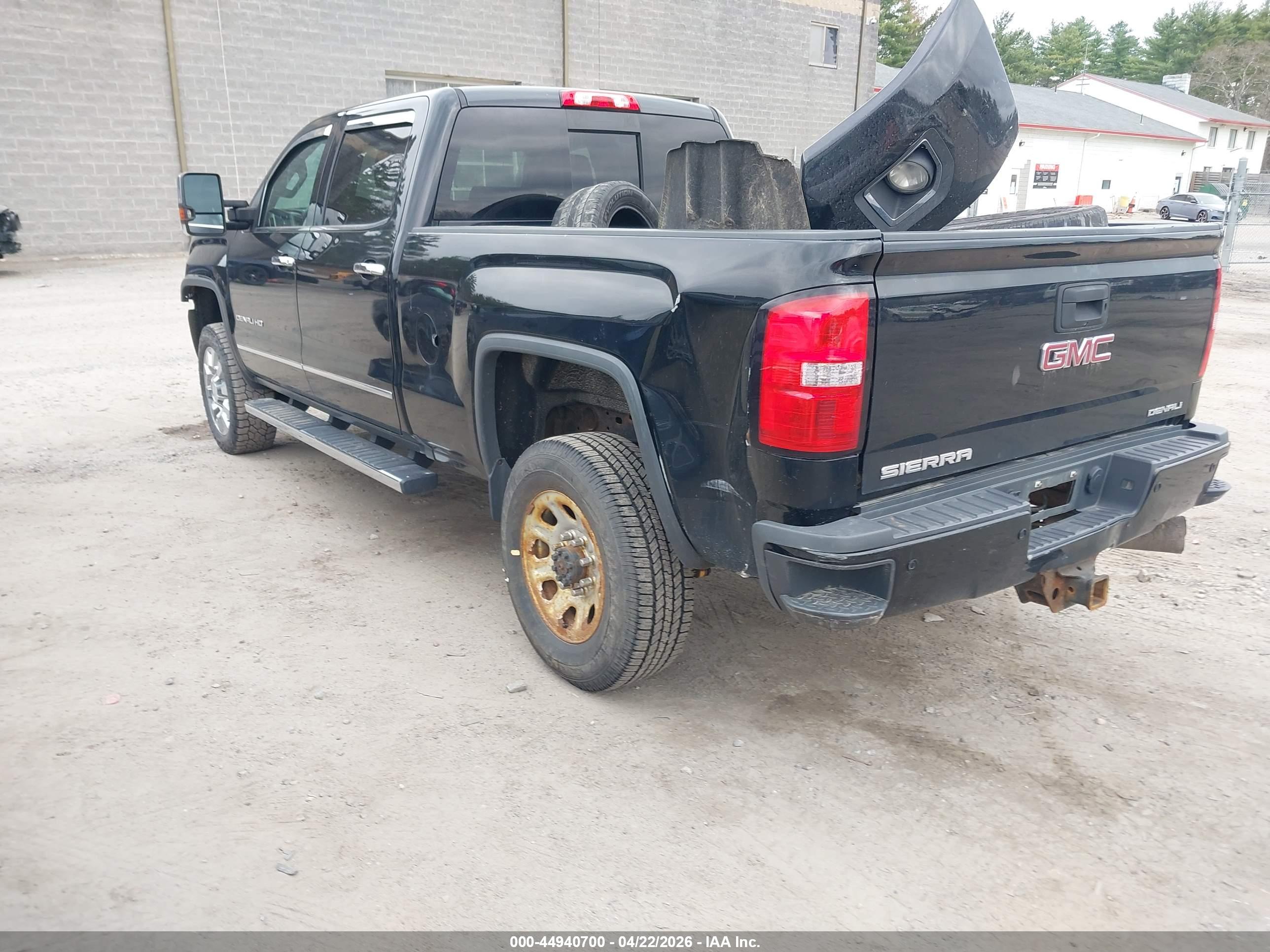 GMC SIERRA image 3
