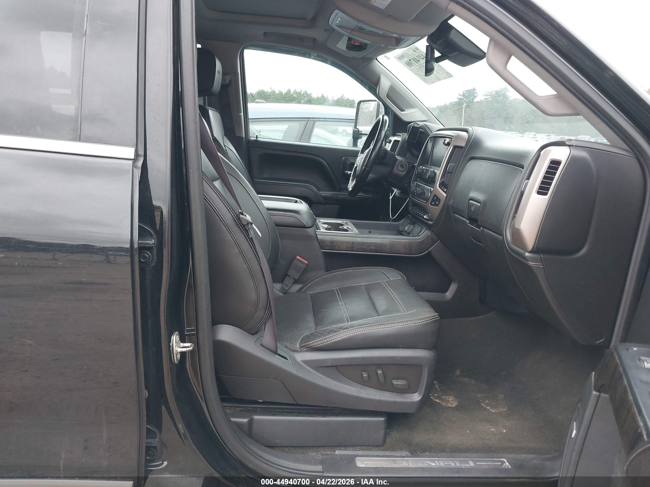 GMC SIERRA image 5