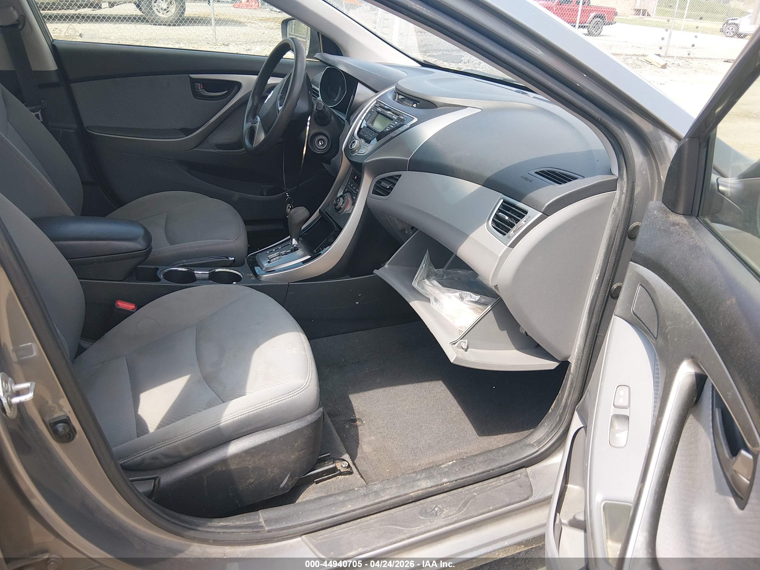 HYUNDAI ELANTRA image 5