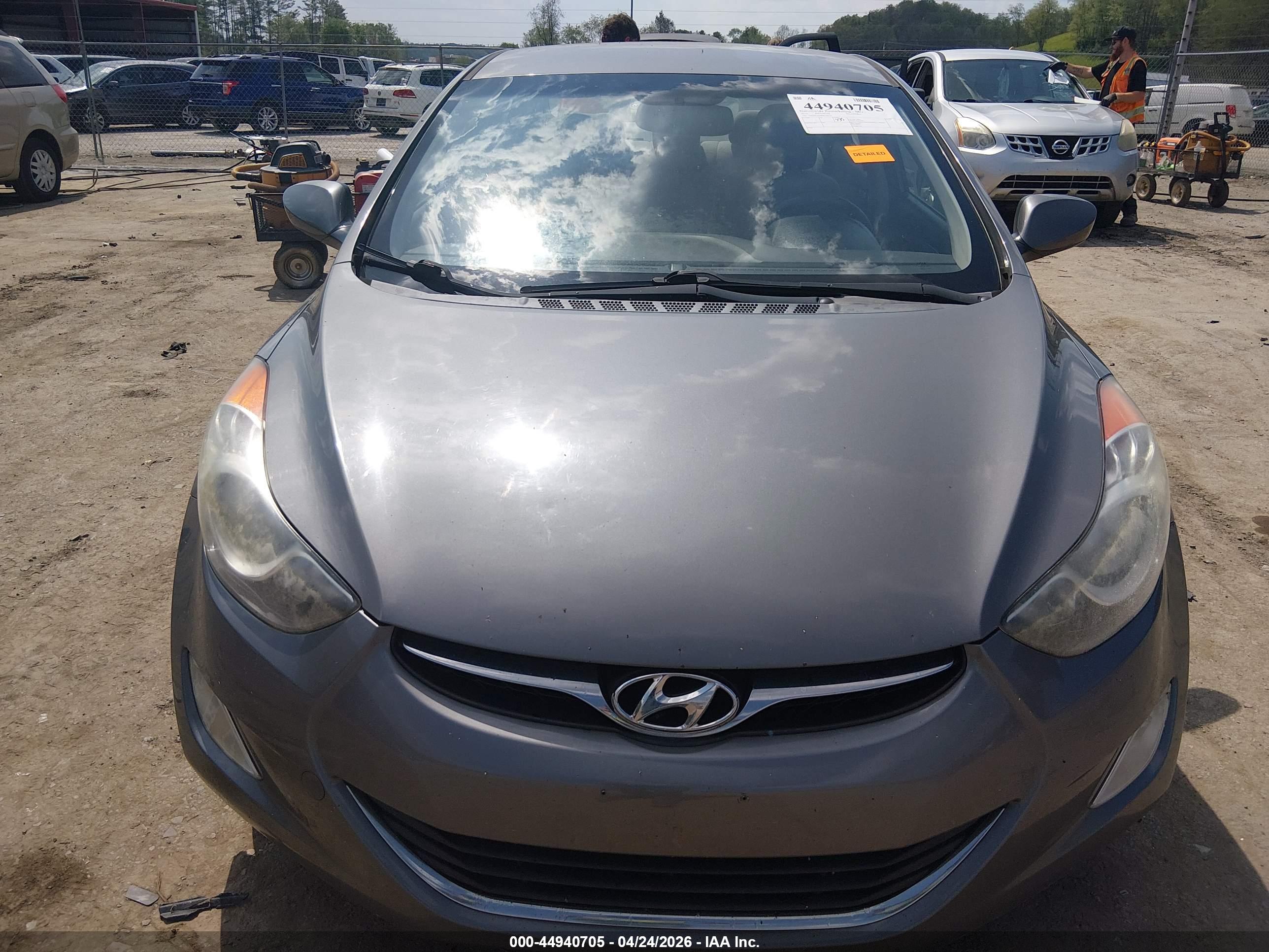 HYUNDAI ELANTRA image 6