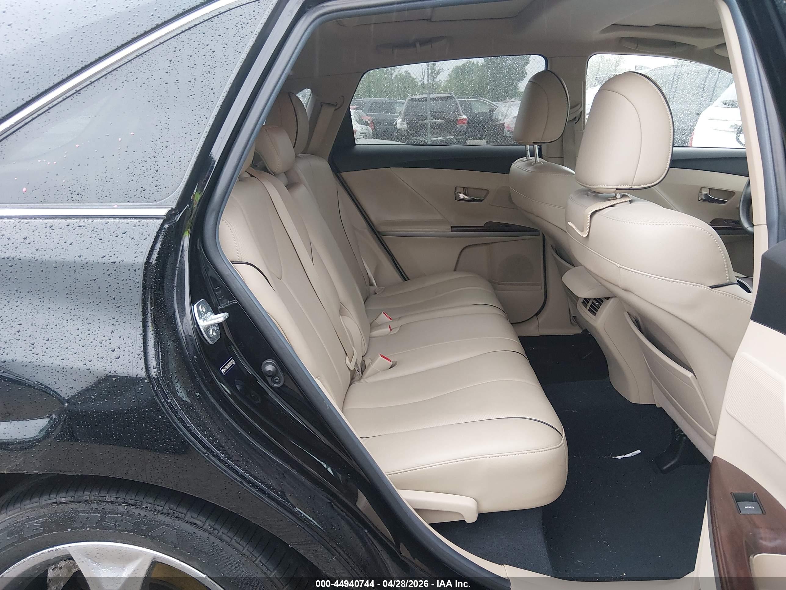TOYOTA VENZA image 8