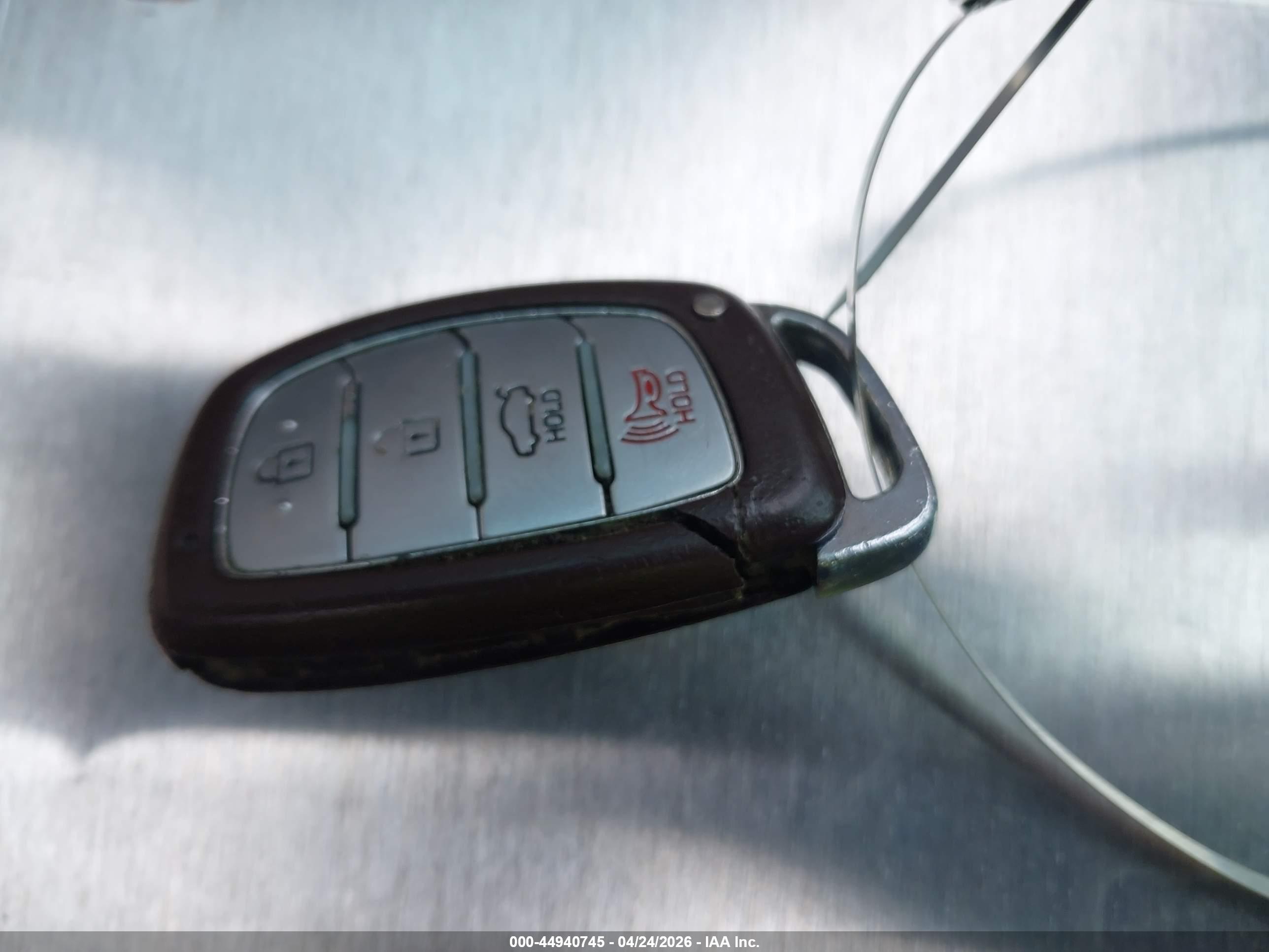 HYUNDAI ELANTRA image 11