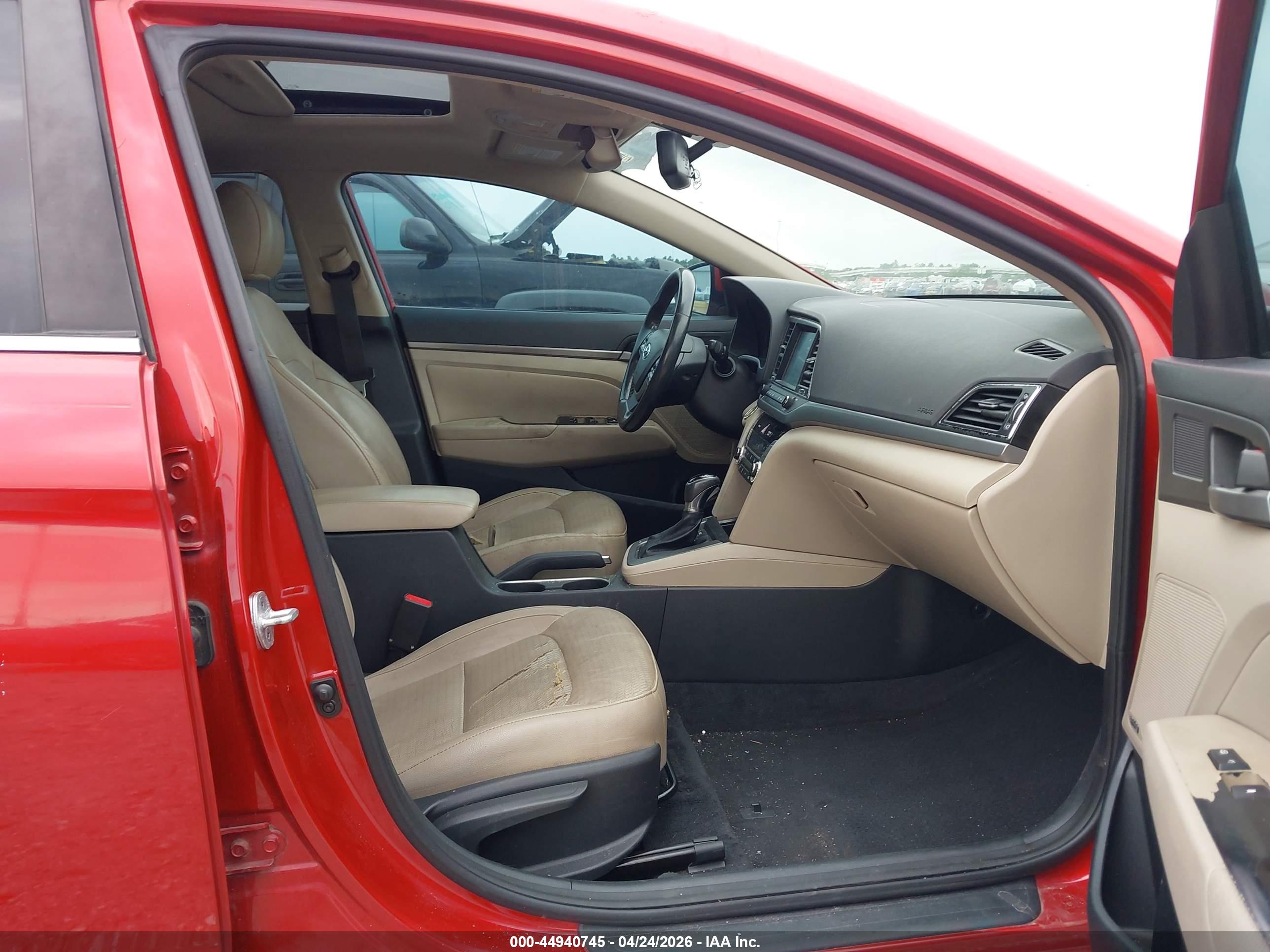 HYUNDAI ELANTRA image 5