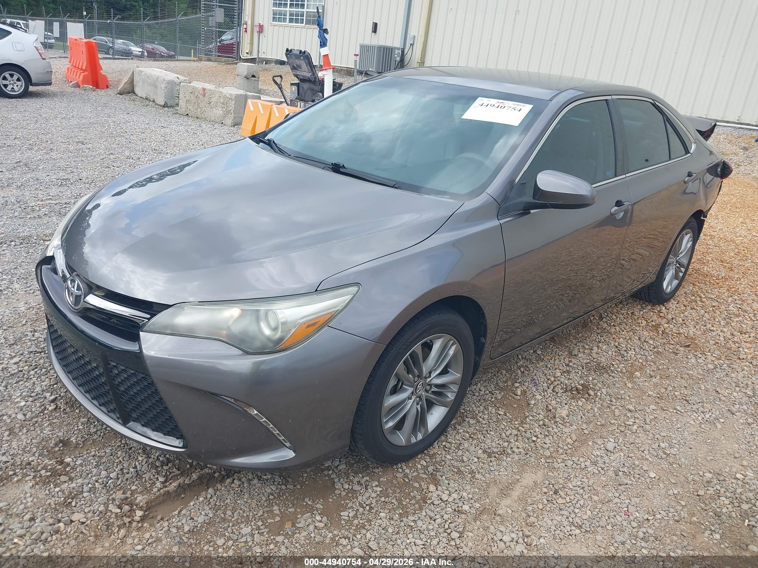 TOYOTA CAMRY image 2