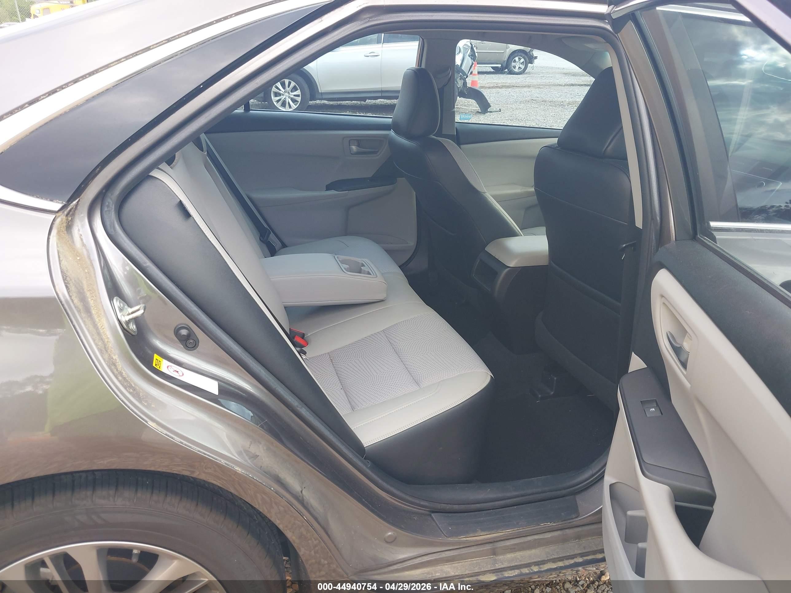 TOYOTA CAMRY image 8
