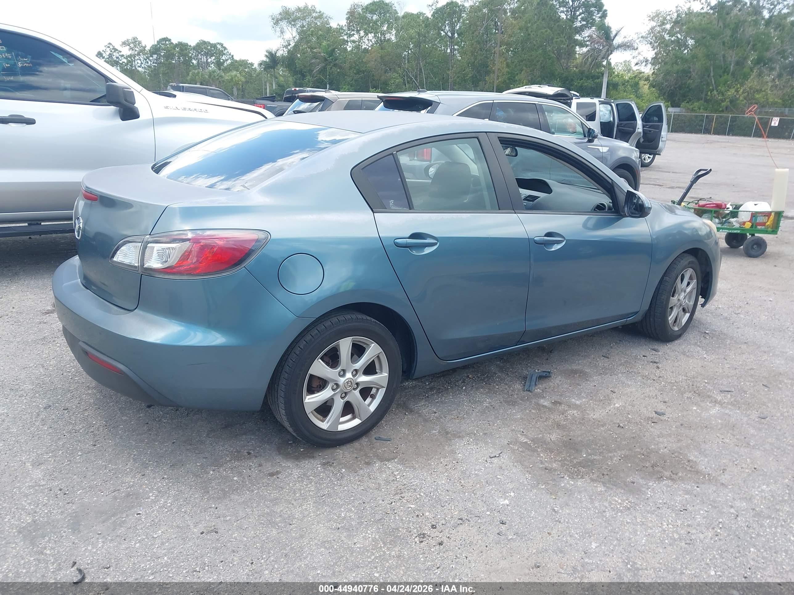 MAZDA MAZDA3 image 4