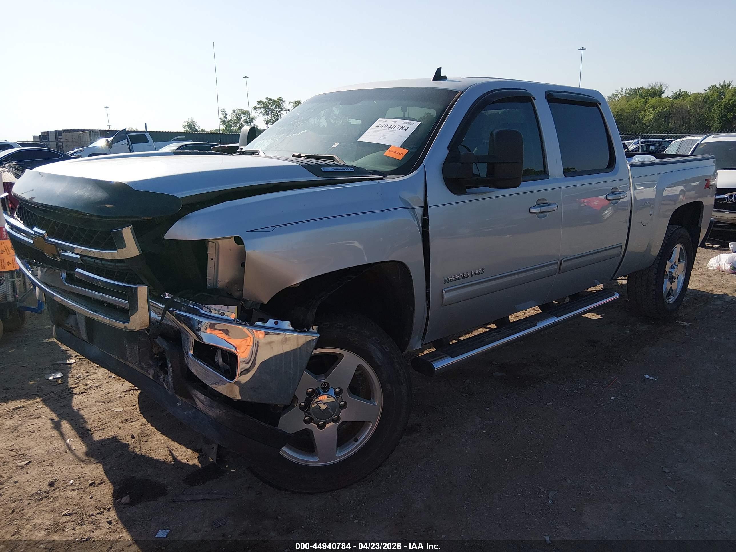 CHEVROLET SILVERADO image 2