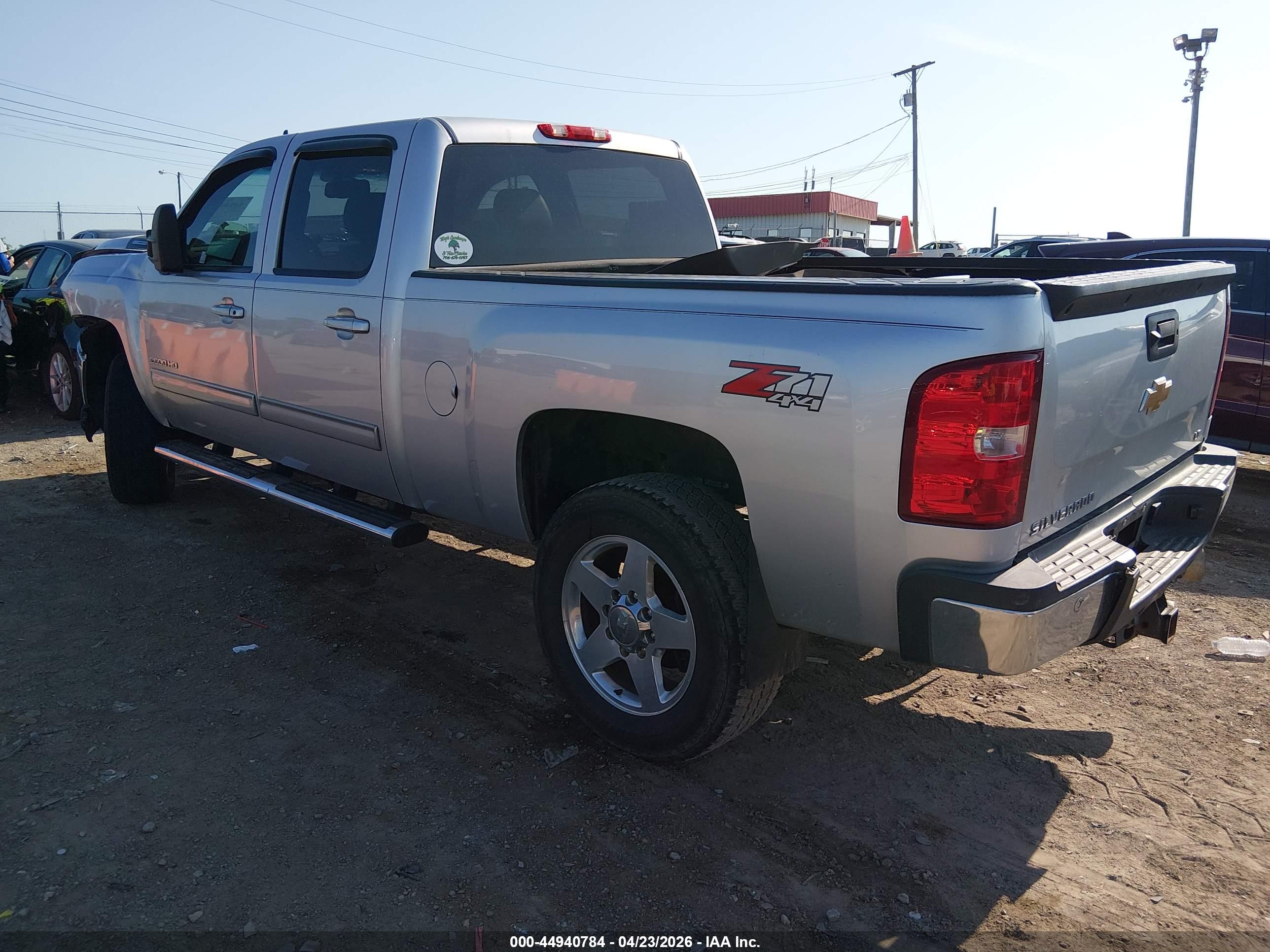 CHEVROLET SILVERADO image 3