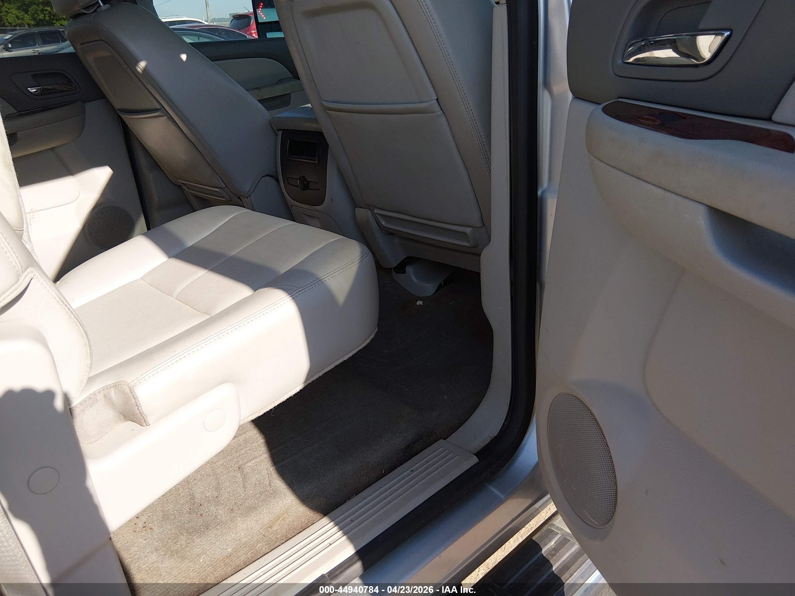 CHEVROLET SILVERADO image 8