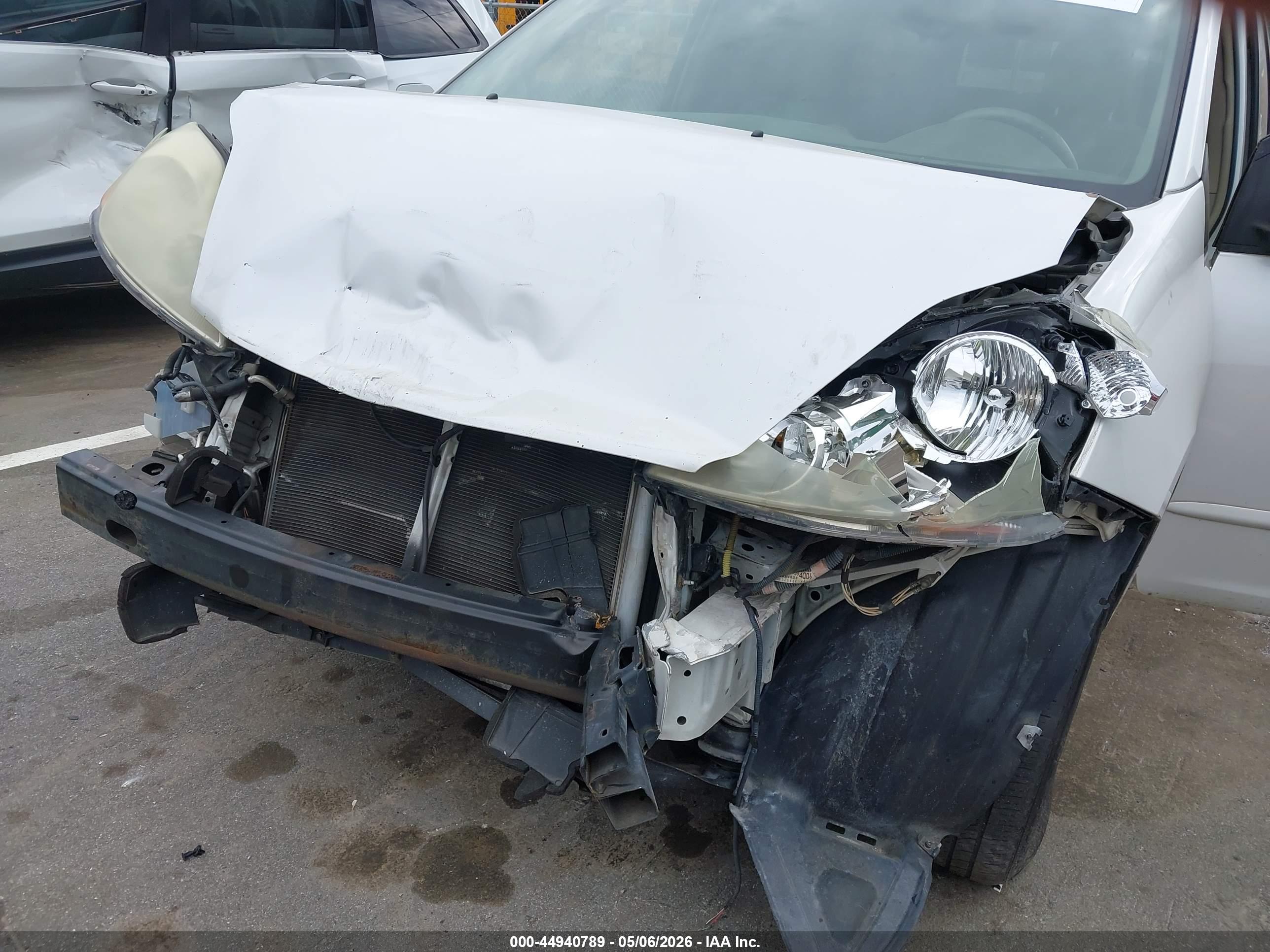 TOYOTA SIENNA image 6