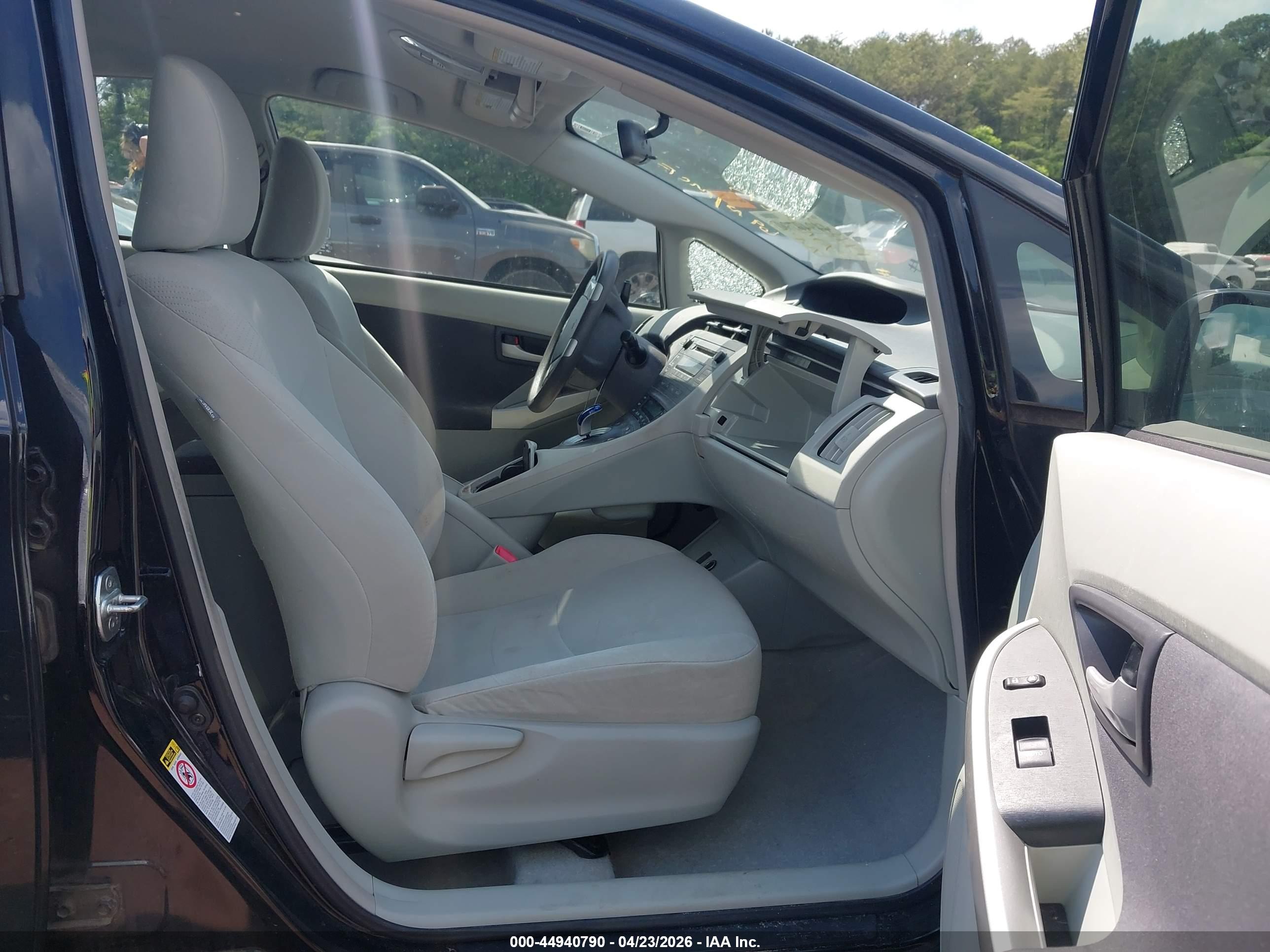 TOYOTA PRIUS image 5