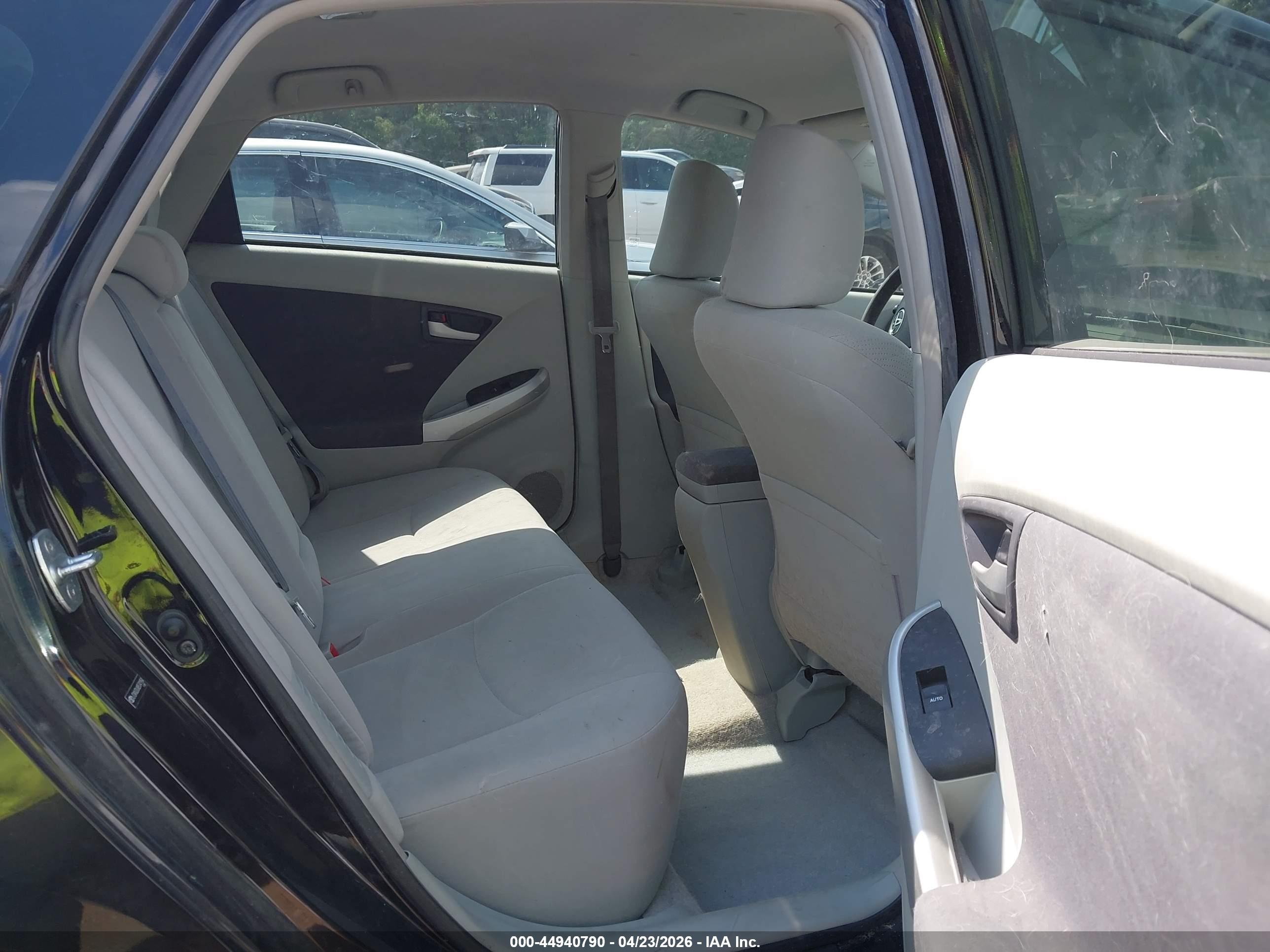 TOYOTA PRIUS image 8