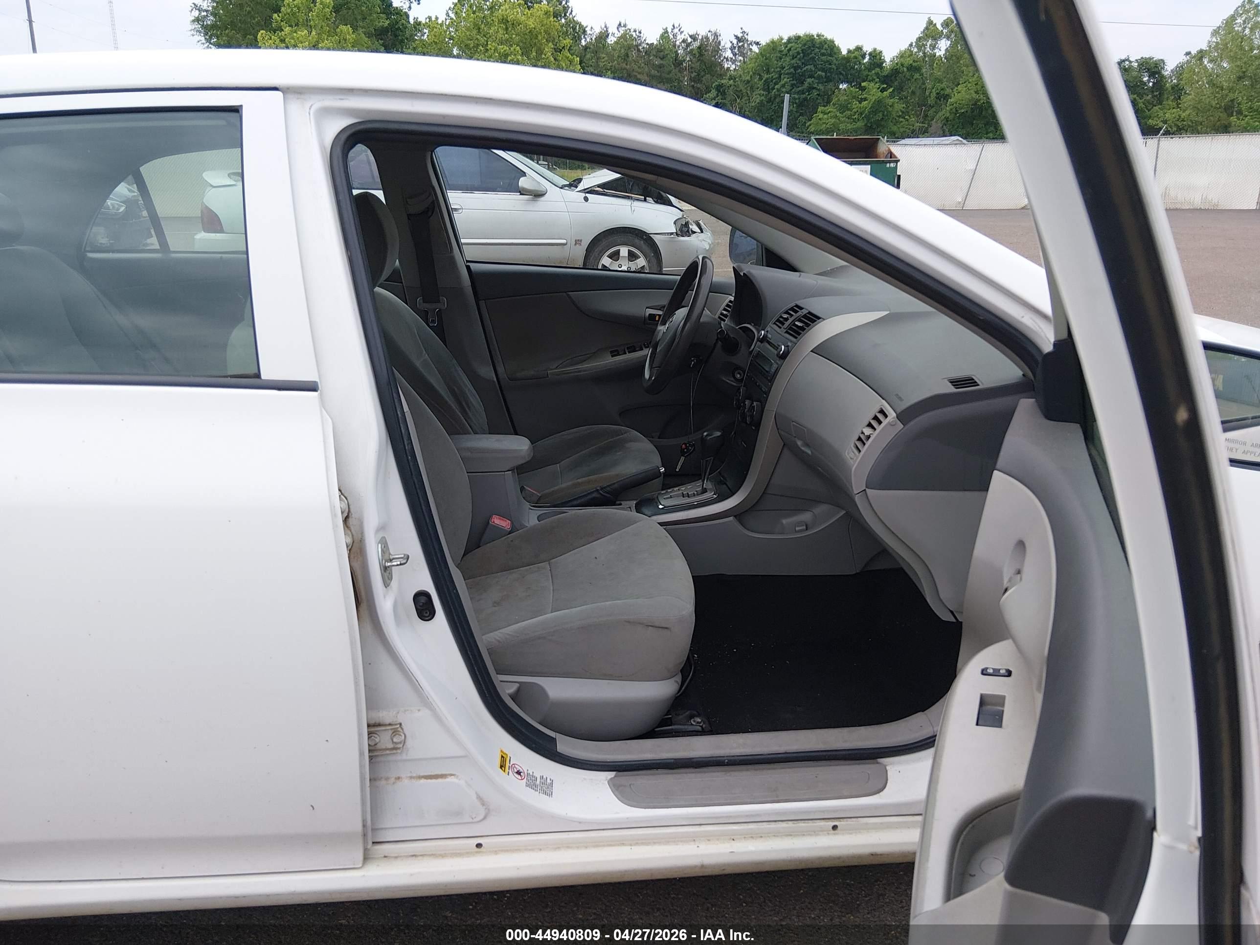 TOYOTA COROLLA image 5