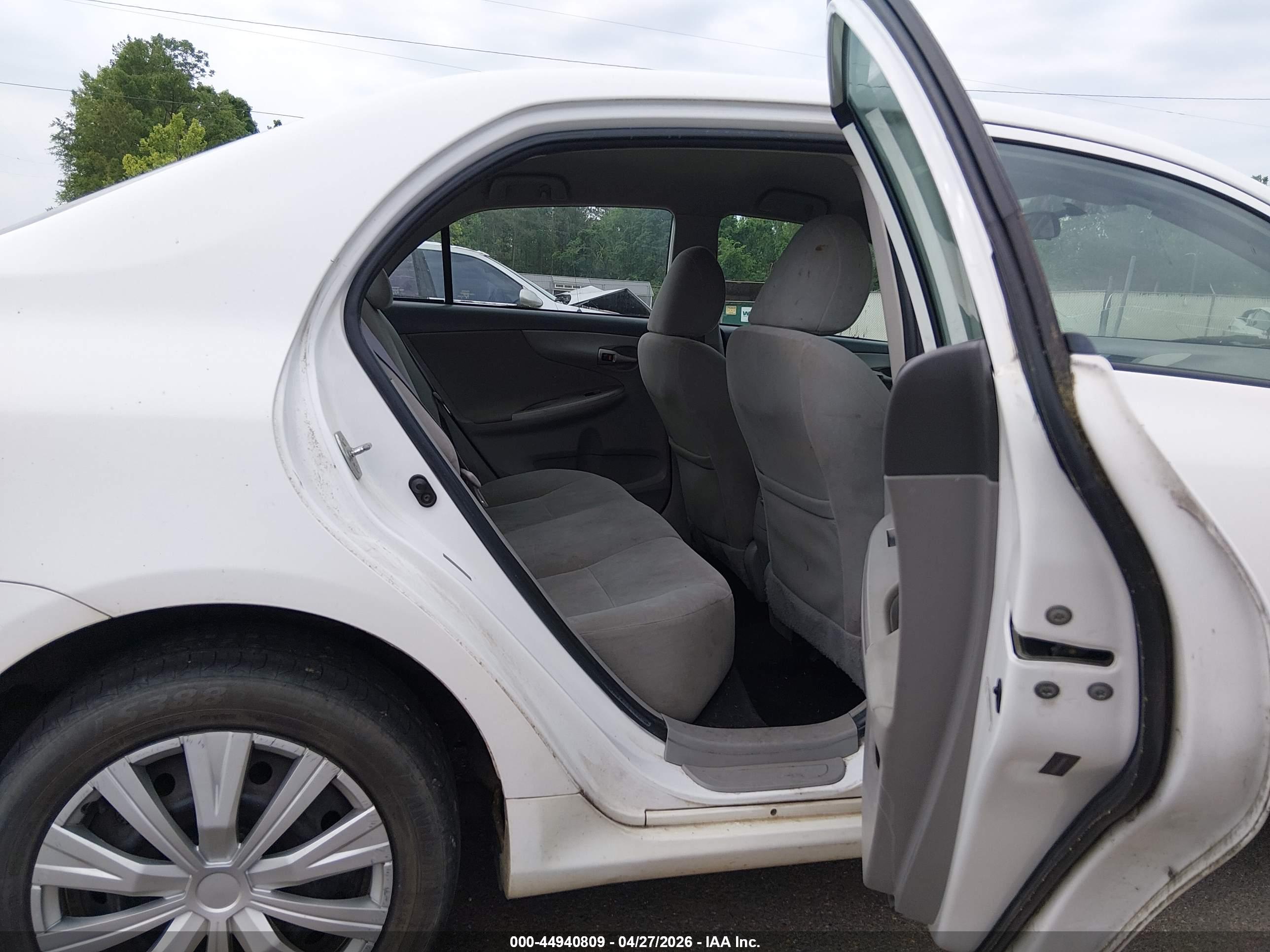 TOYOTA COROLLA image 8